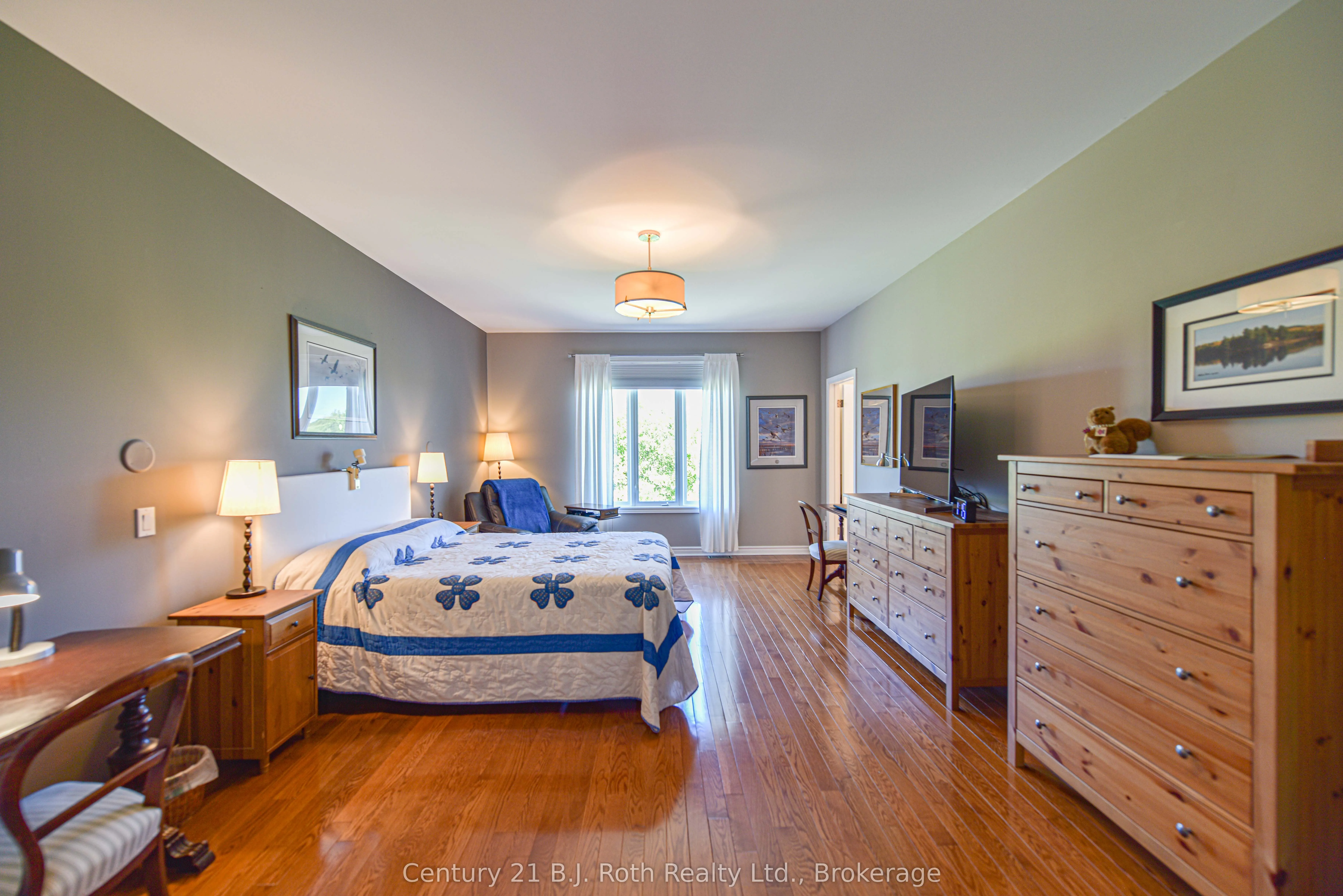 1273 Hawk Ridge Crescent