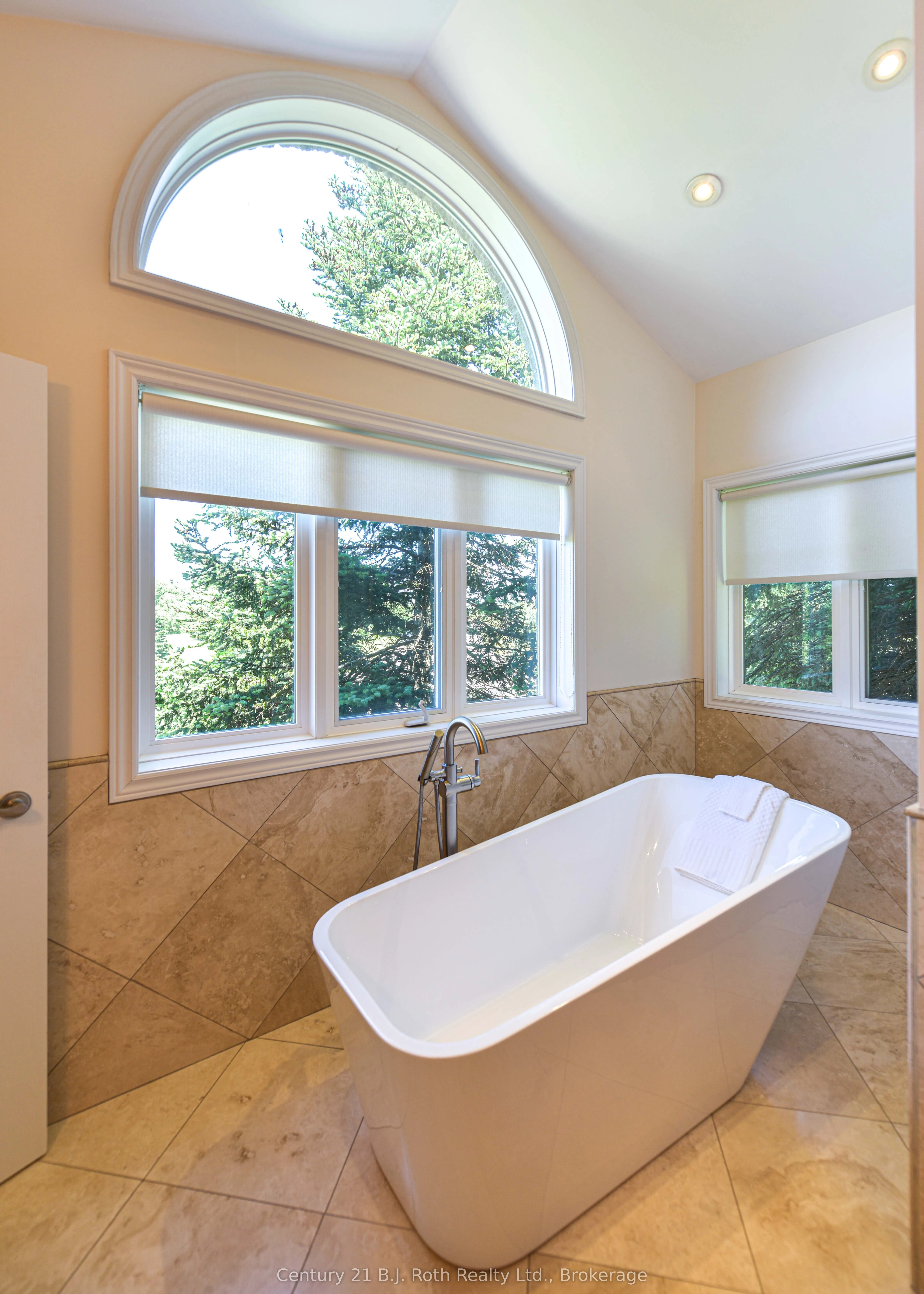 1273 Hawk Ridge Crescent