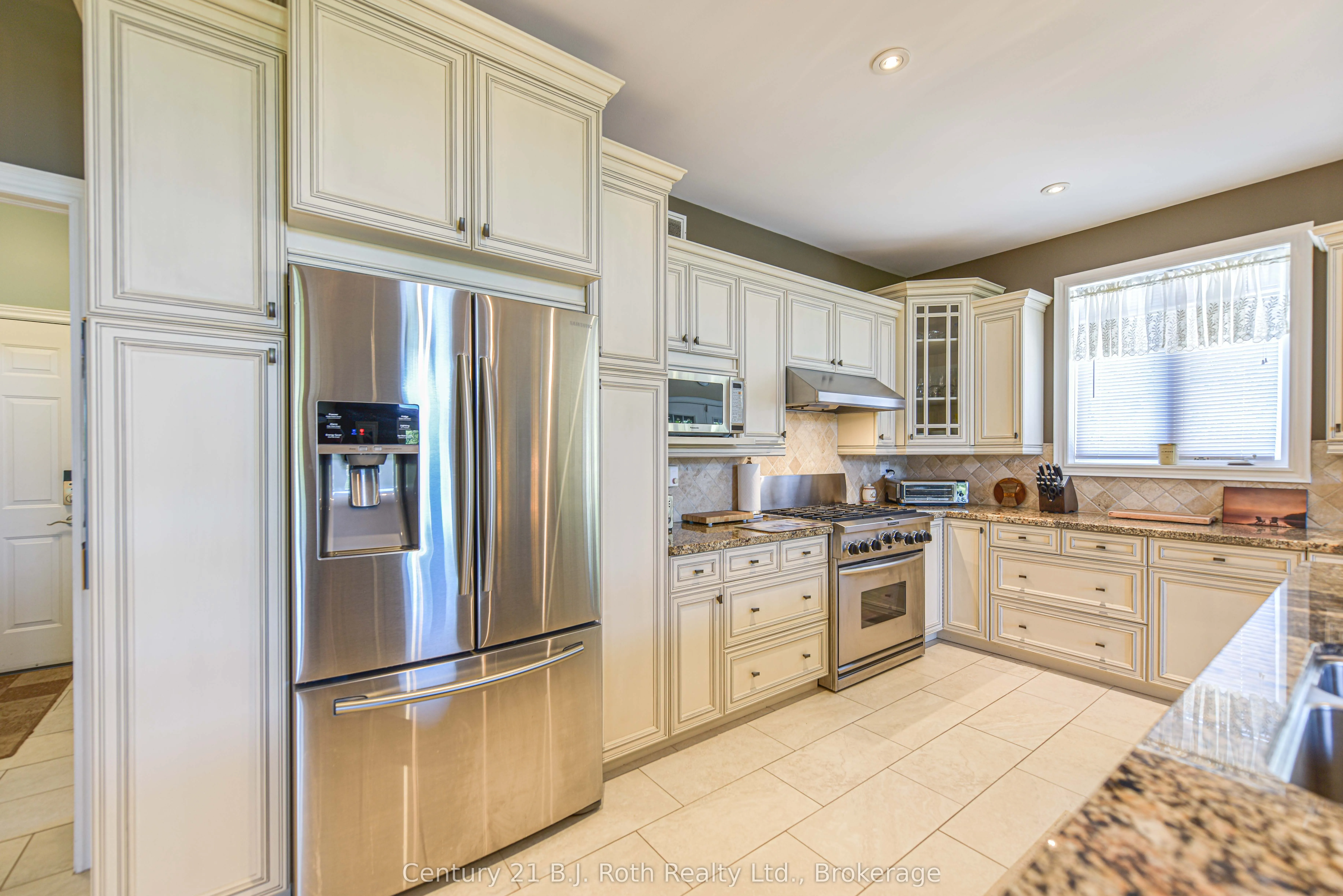 1273 Hawk Ridge Crescent