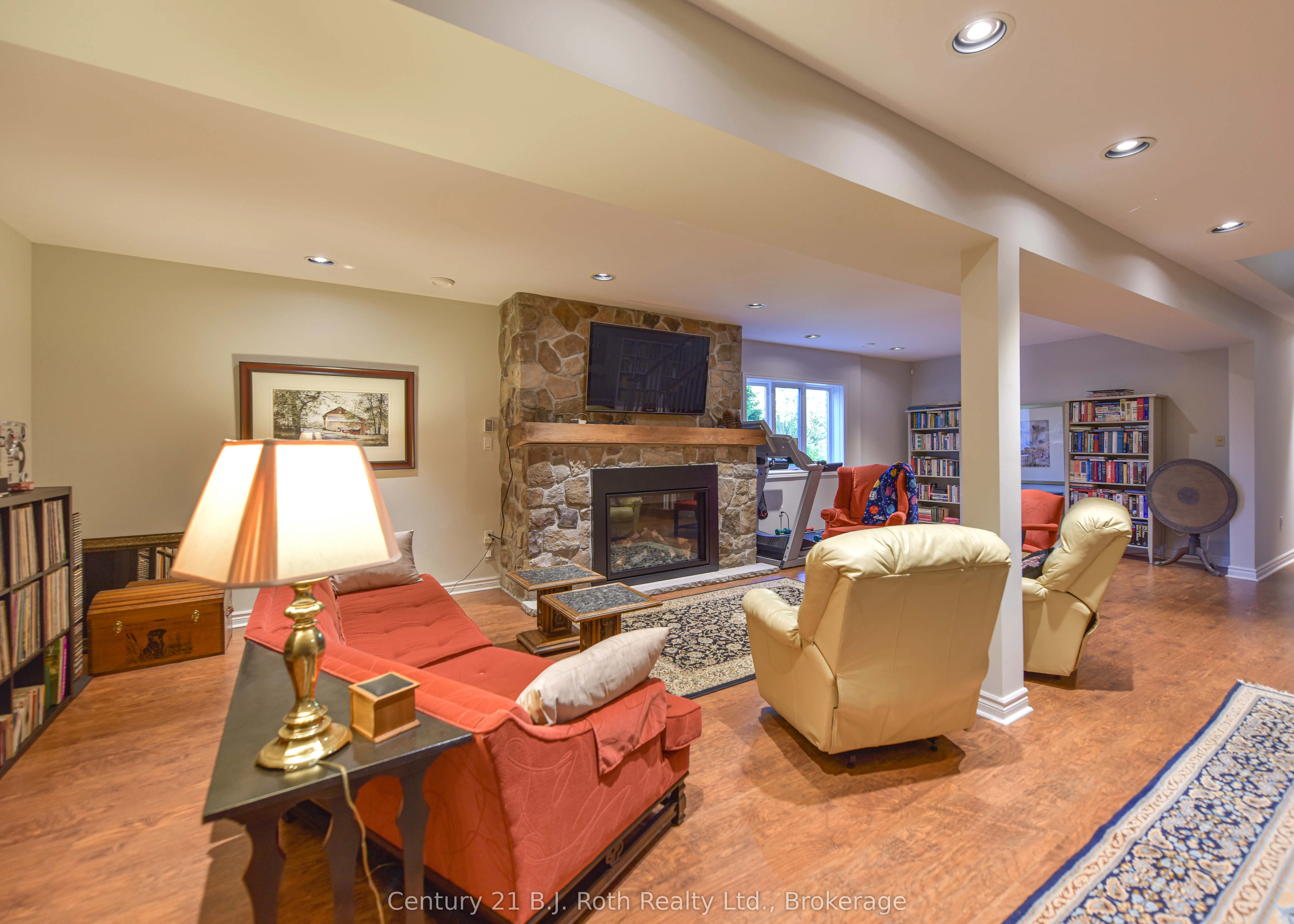 1273 Hawk Ridge Crescent