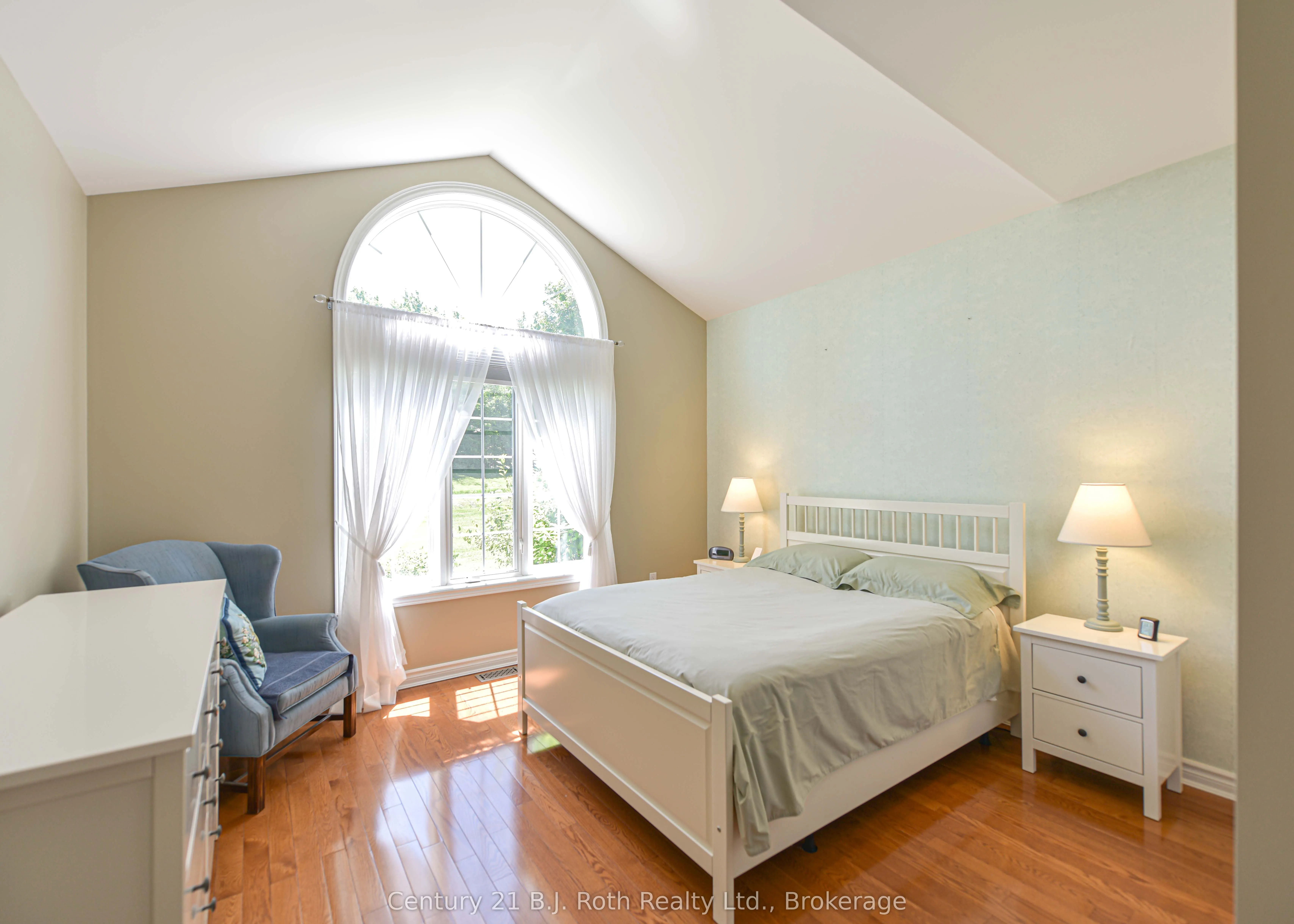 1273 Hawk Ridge Crescent