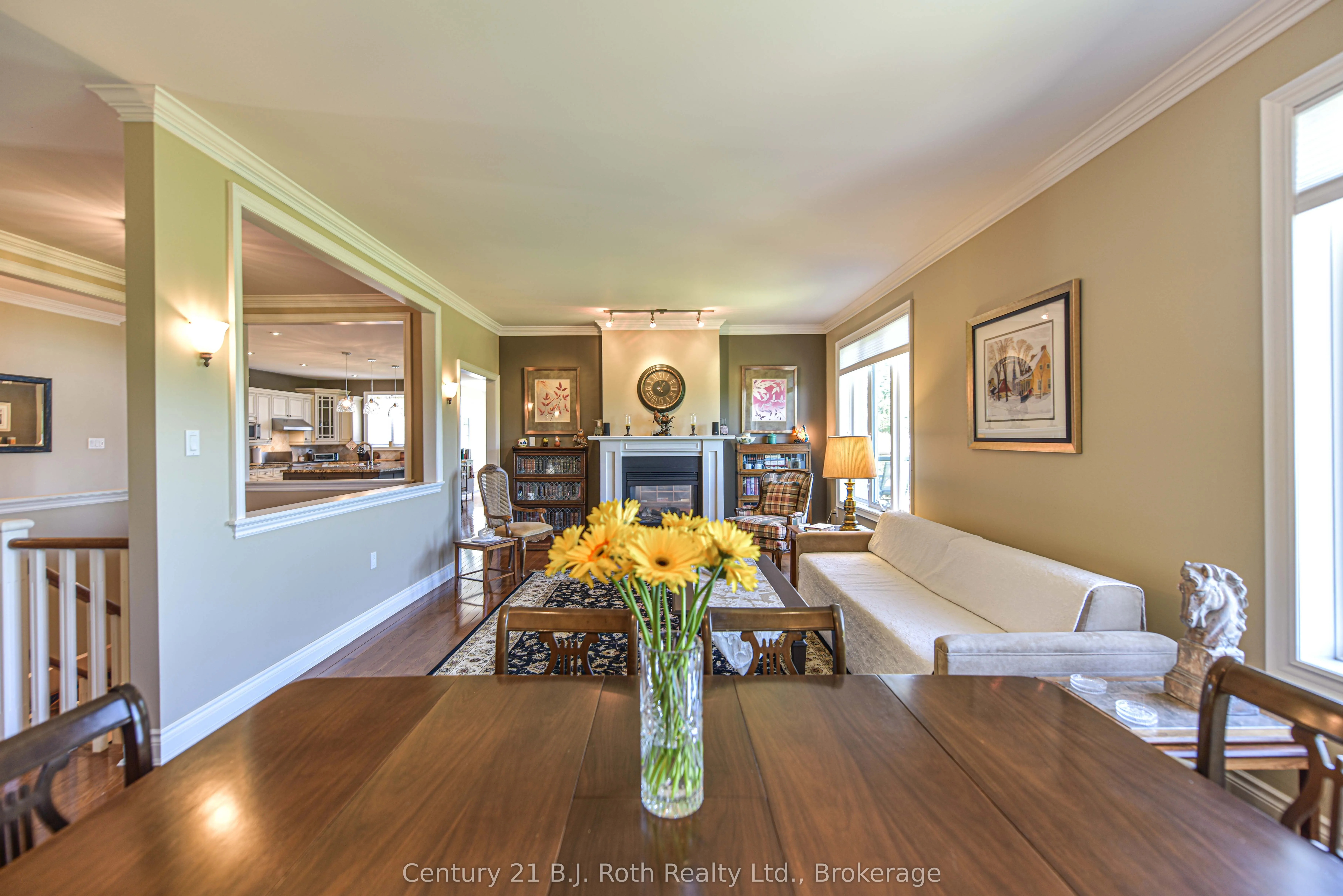 1273 Hawk Ridge Crescent