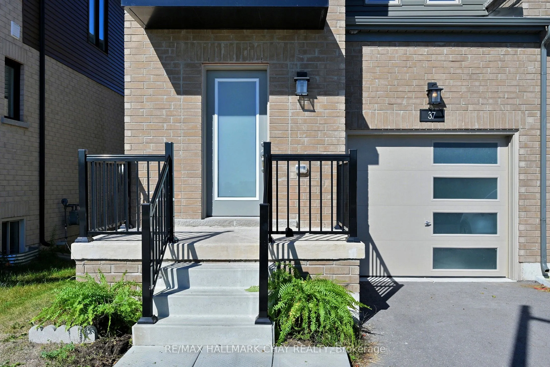 37 Turnberry Lane
