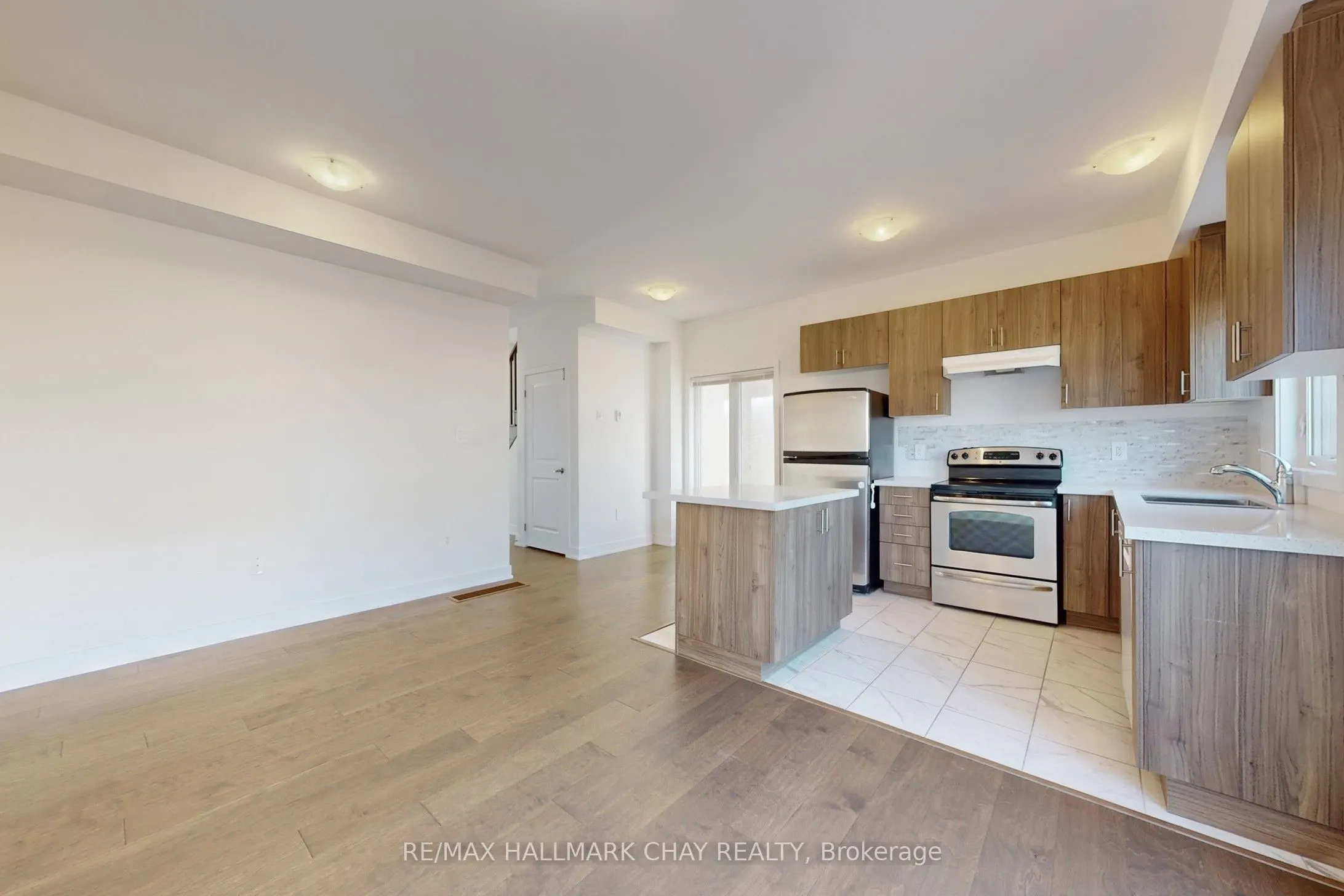 37 Turnberry Lane