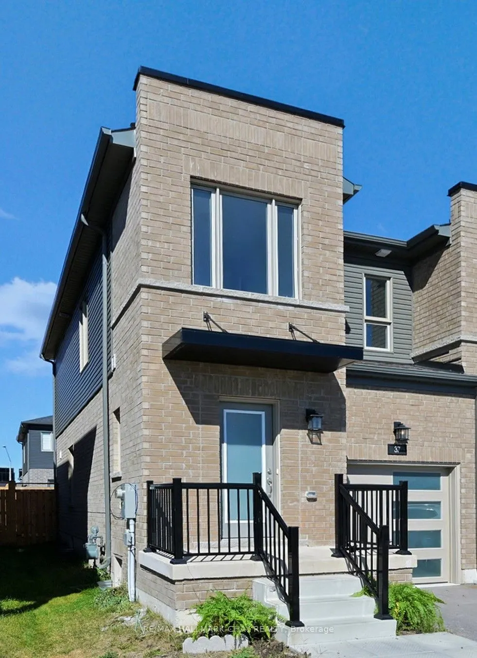 37 Turnberry Lane