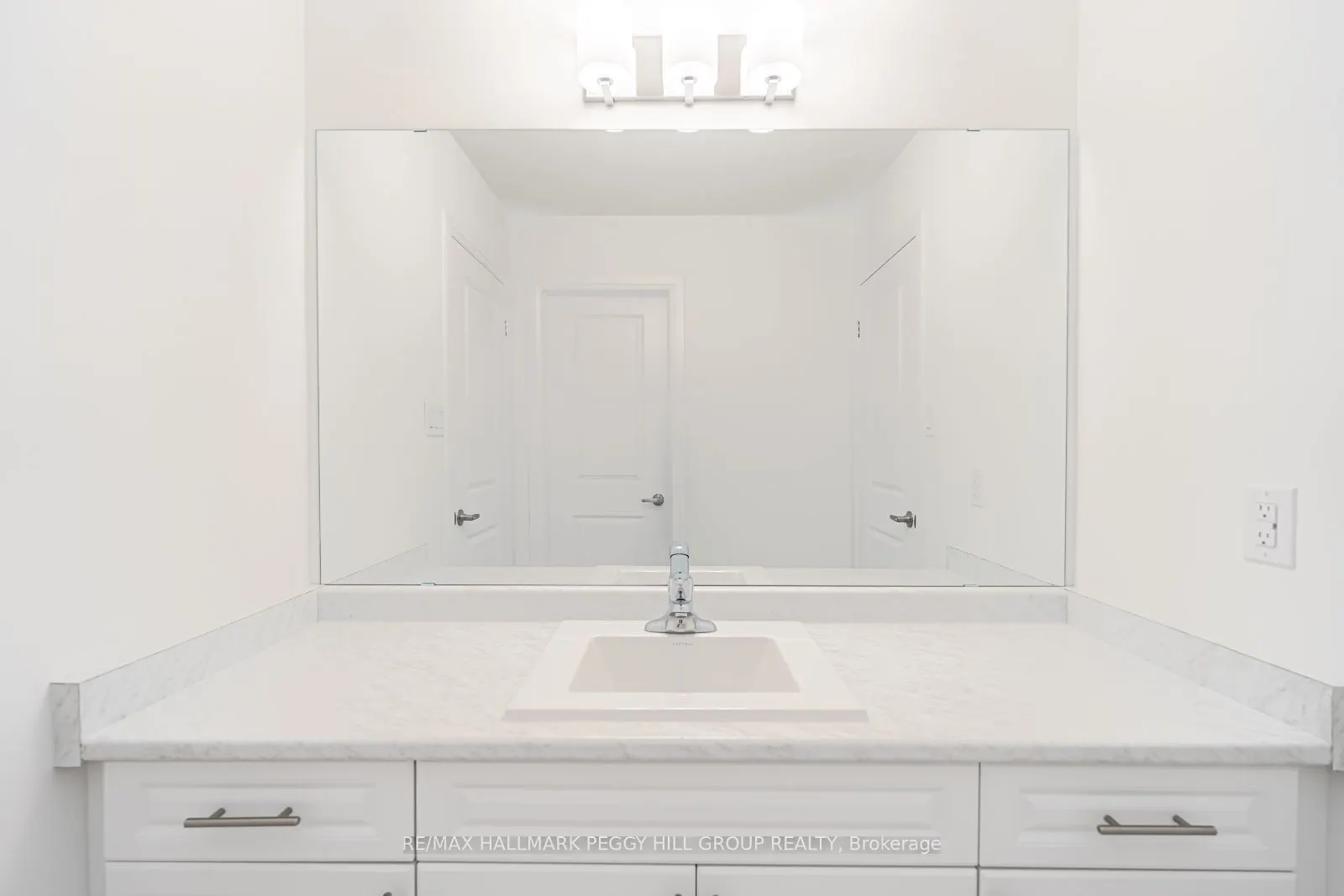 112 West Oak Trail