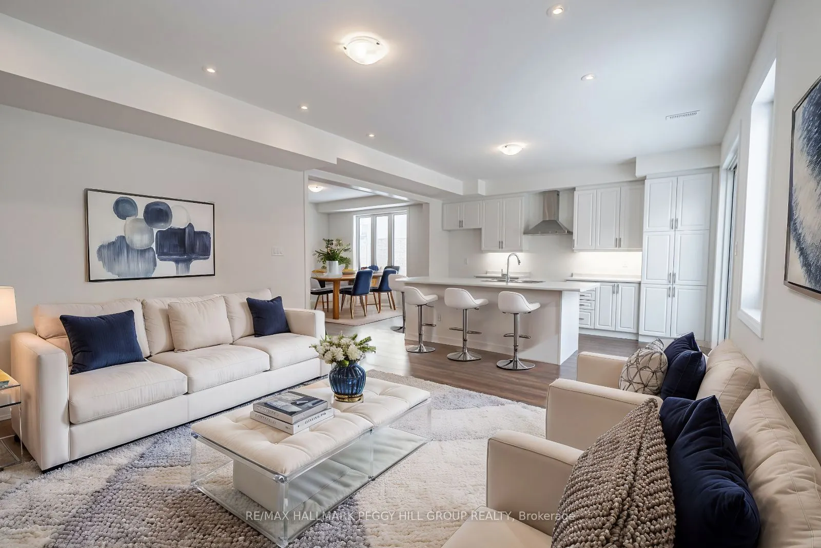 112 West Oak Trail
