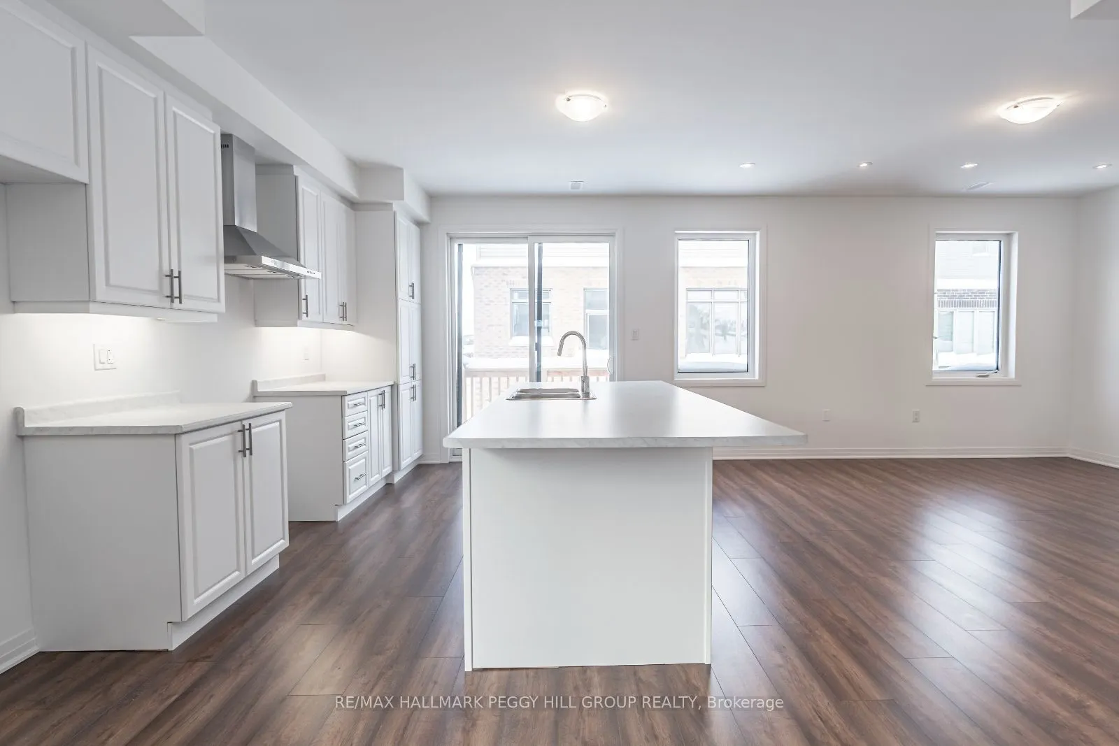 112 West Oak Trail