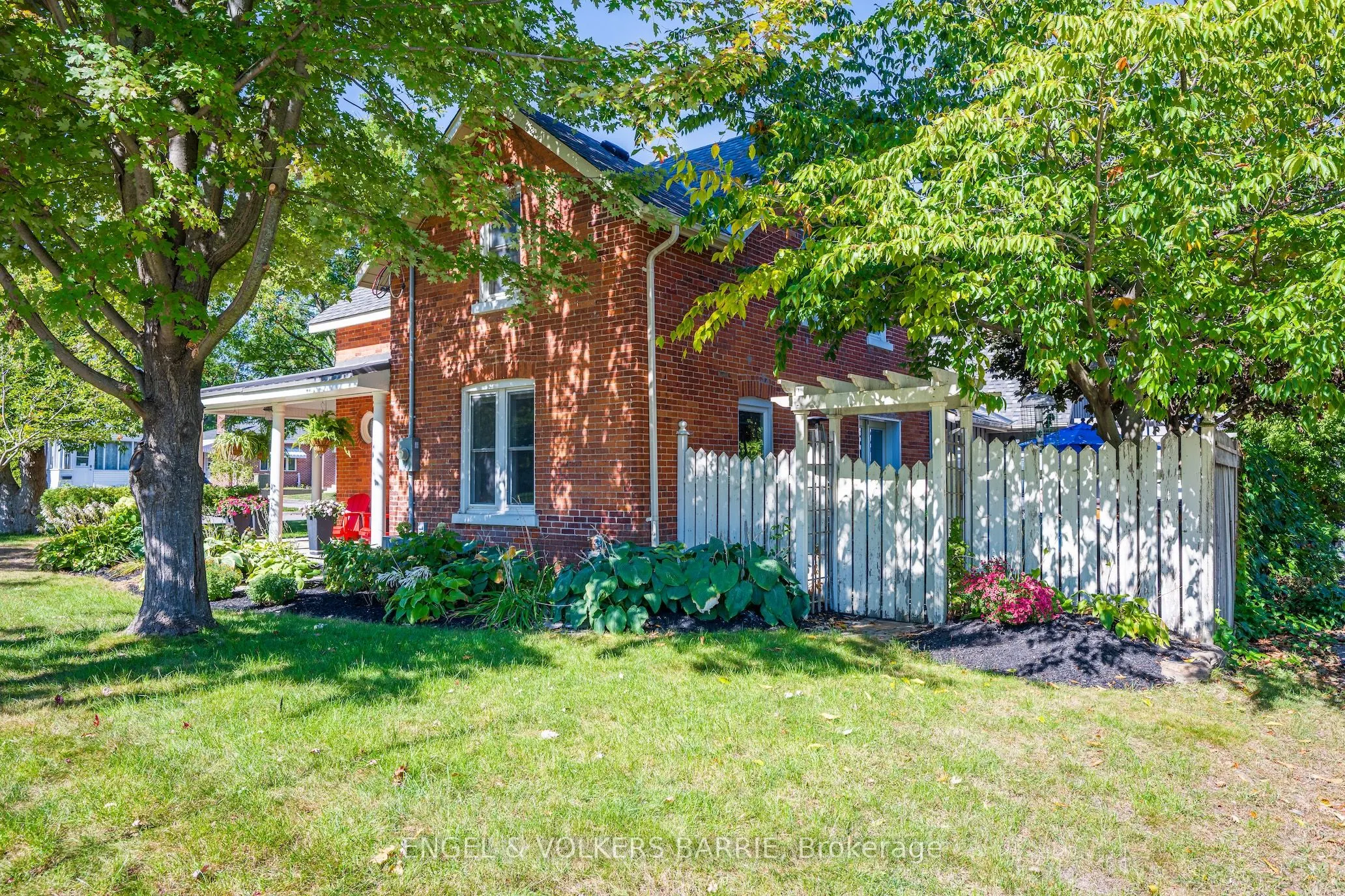 17 Frances Street N