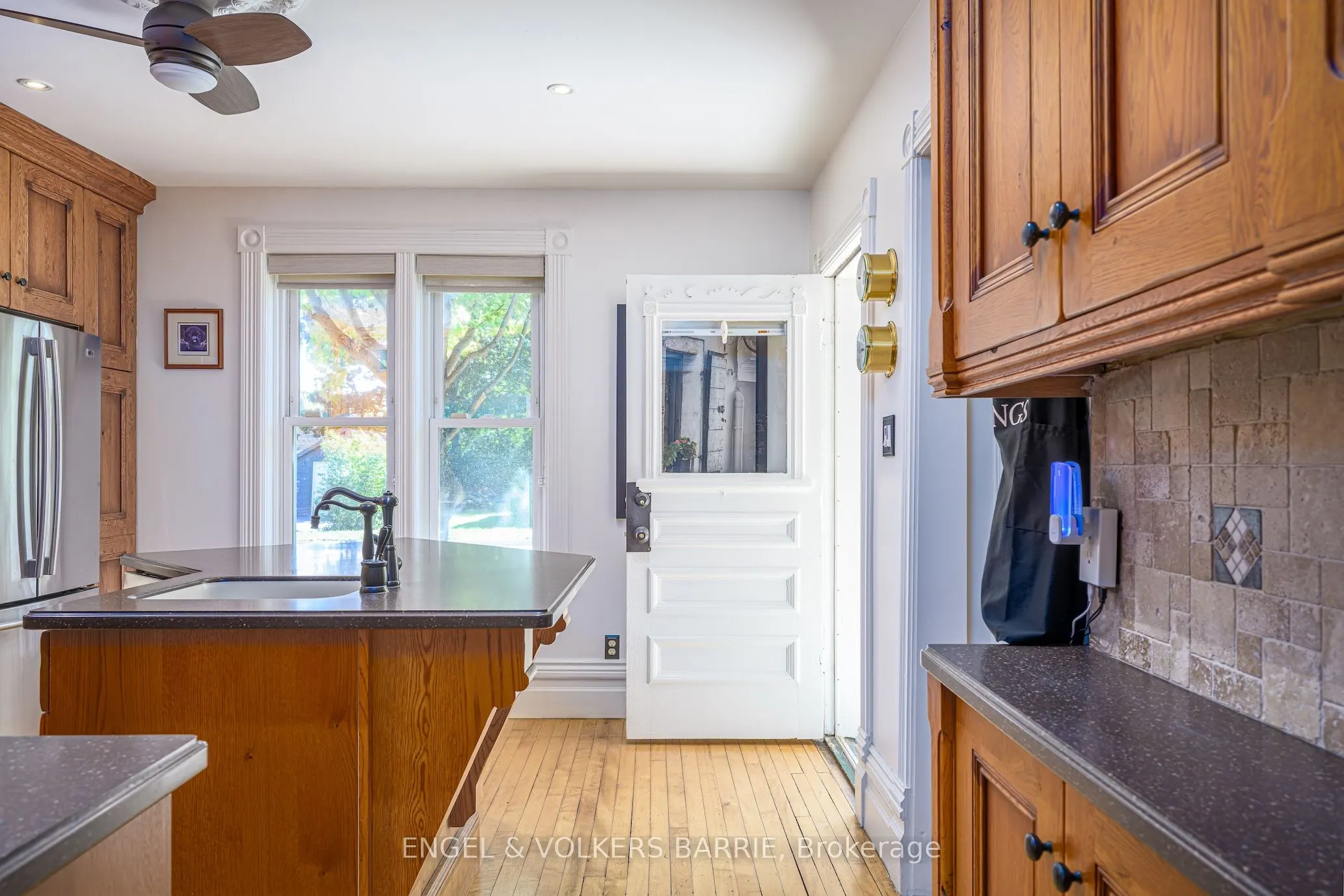 17 Frances Street N