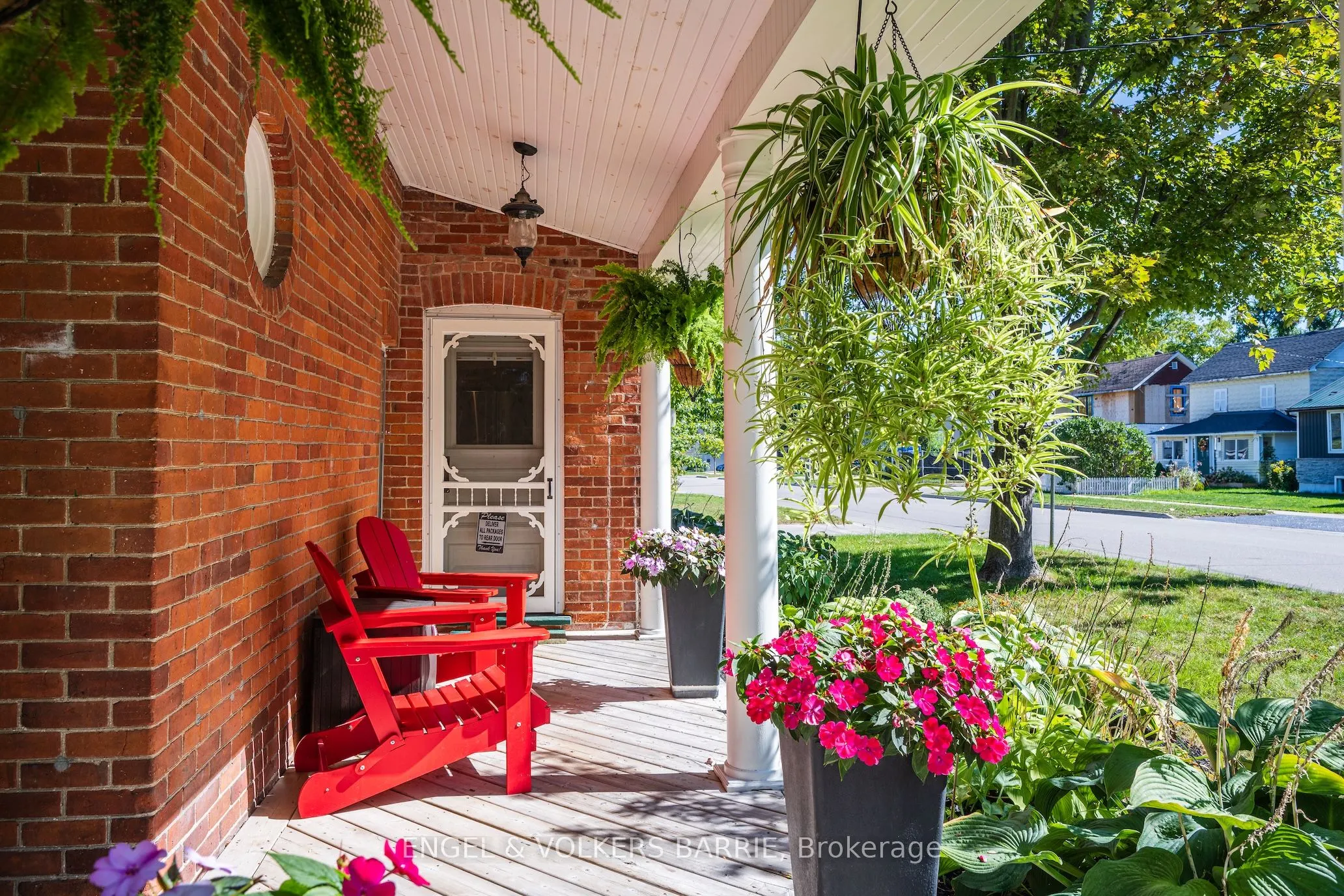17 Frances Street N