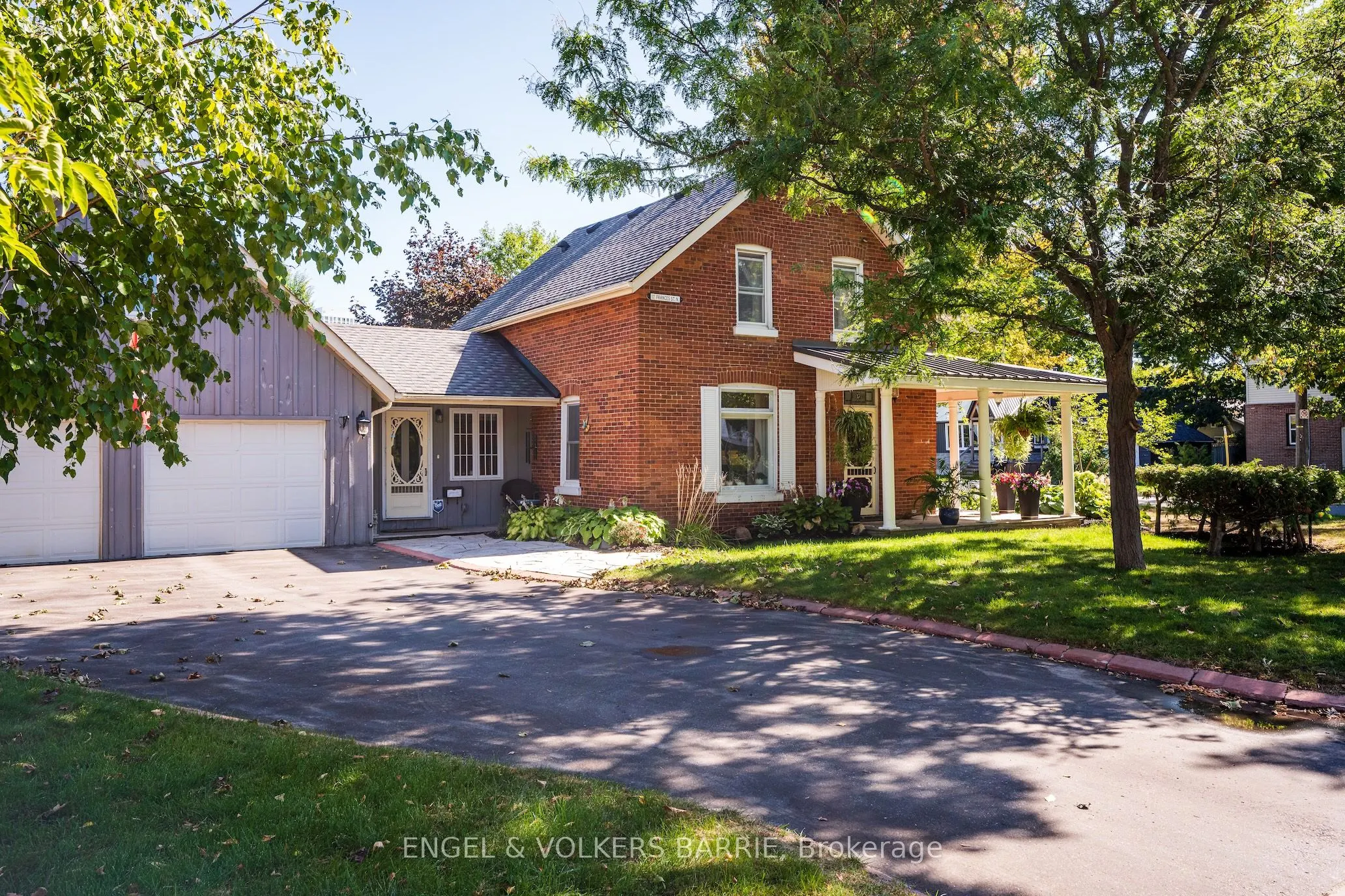 17 Frances Street N