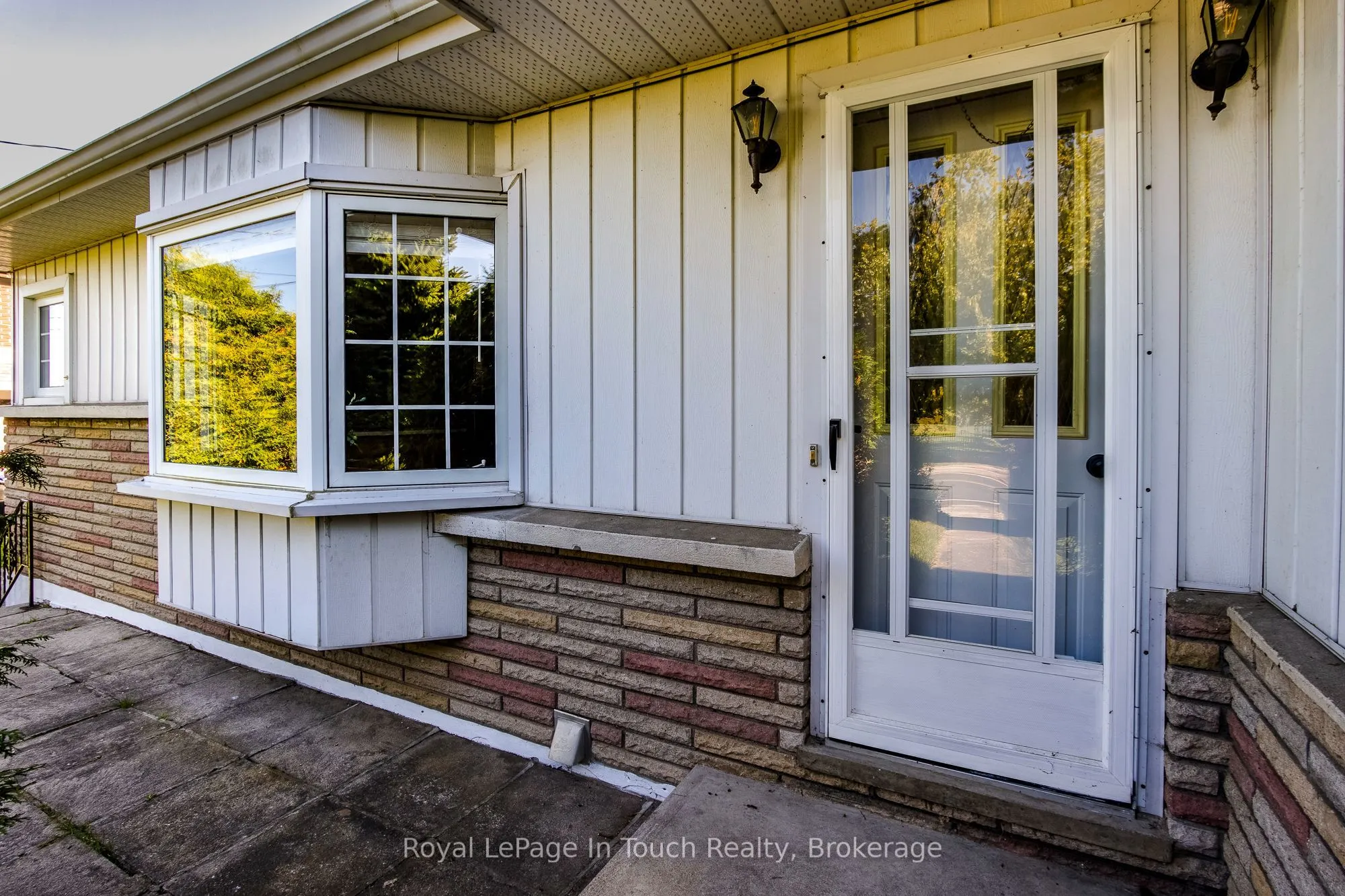 317 Lafontaine Road W