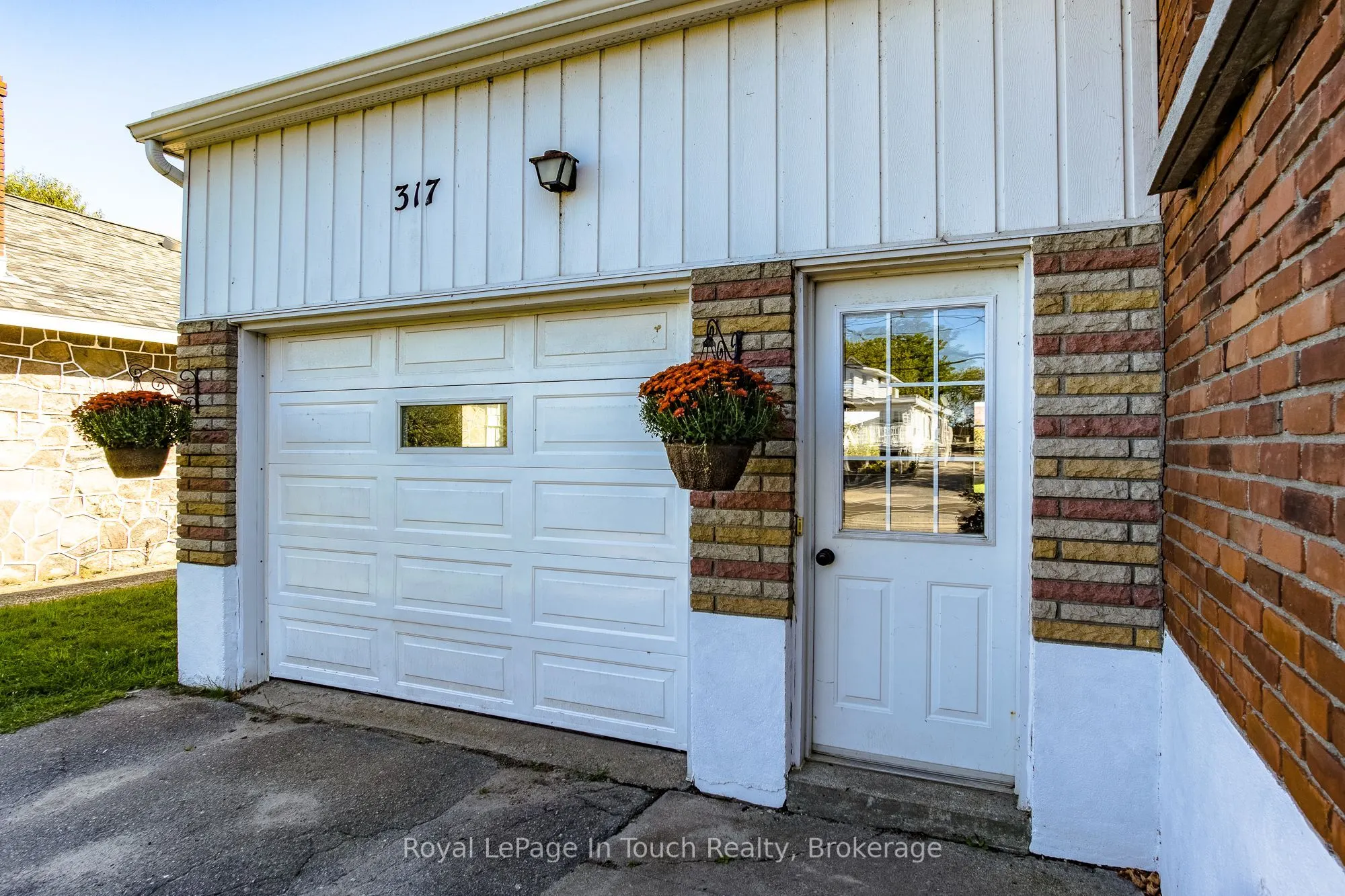 317 Lafontaine Road W