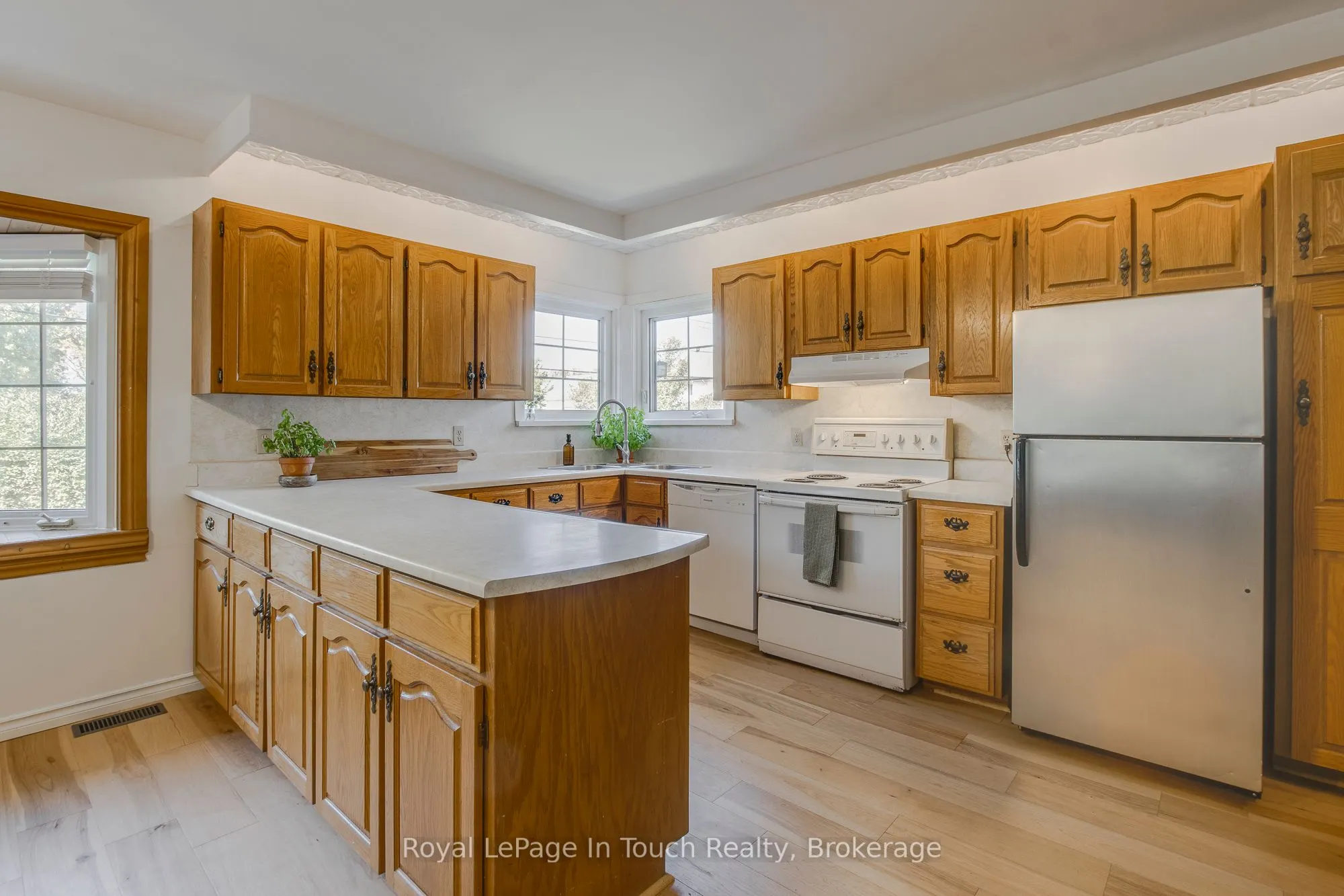 317 Lafontaine Road W