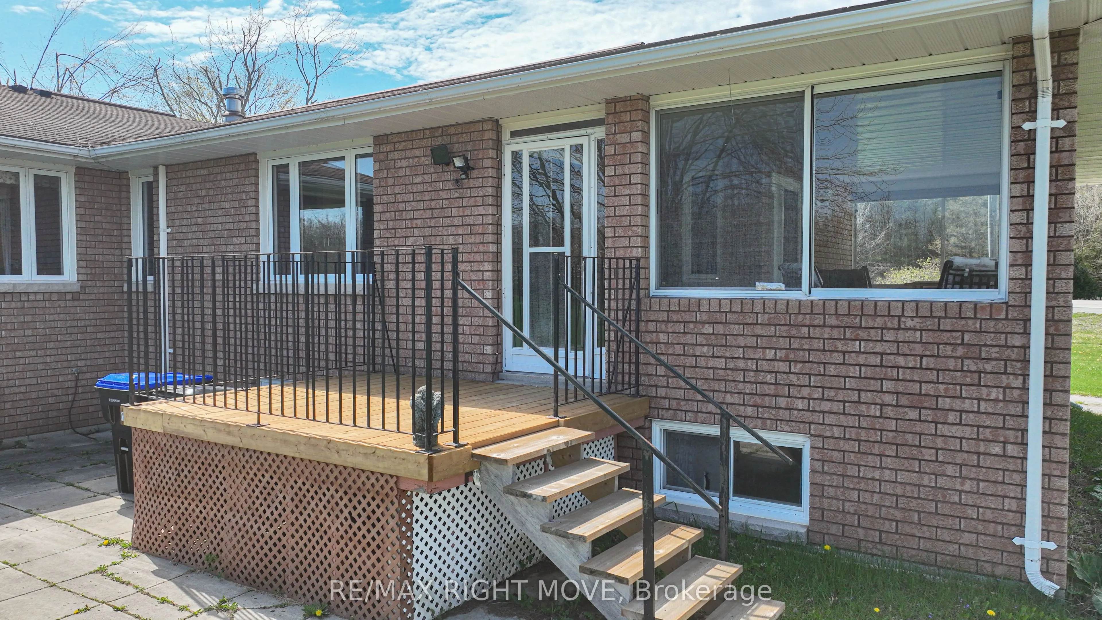 2723 Monck Road