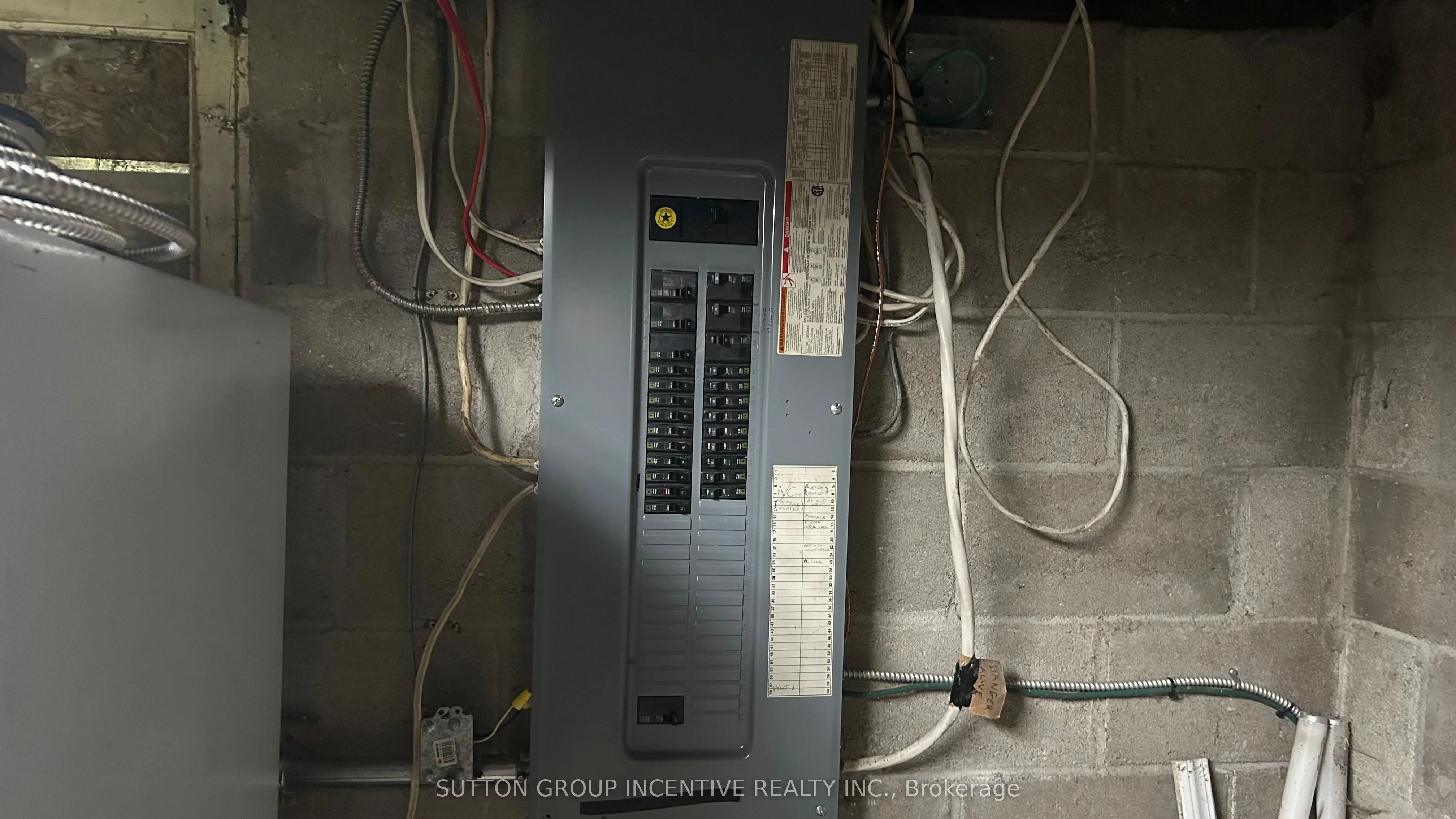 2544 Uhthoff Line