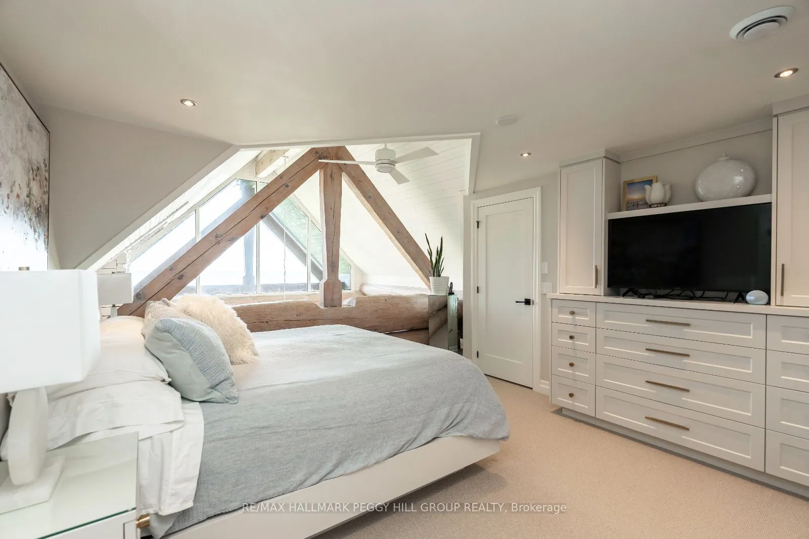 2 Sunnyside Avenue