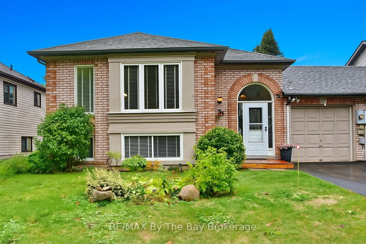 34 Harbour Crescent