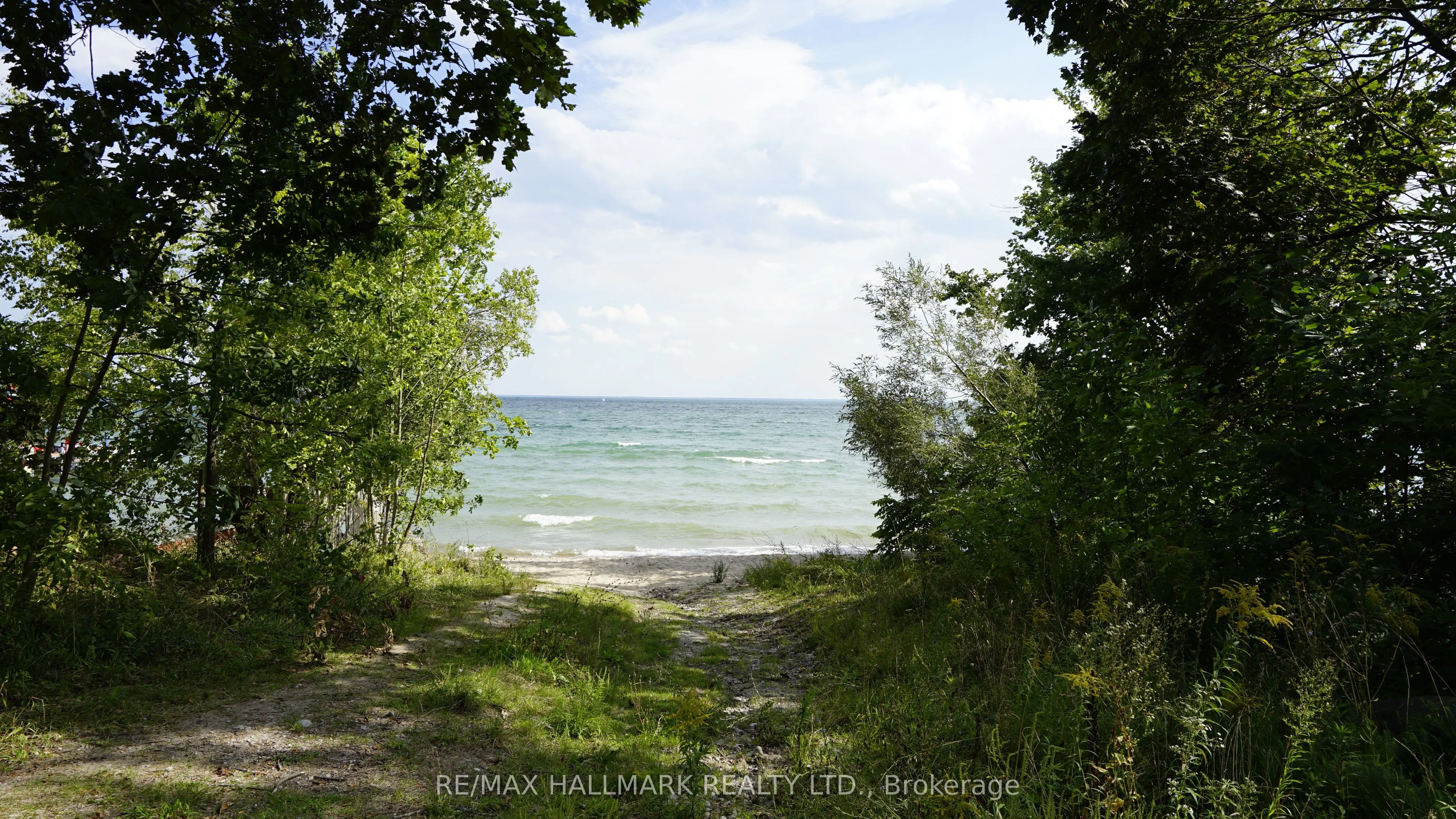 26 Lakeshore Road W