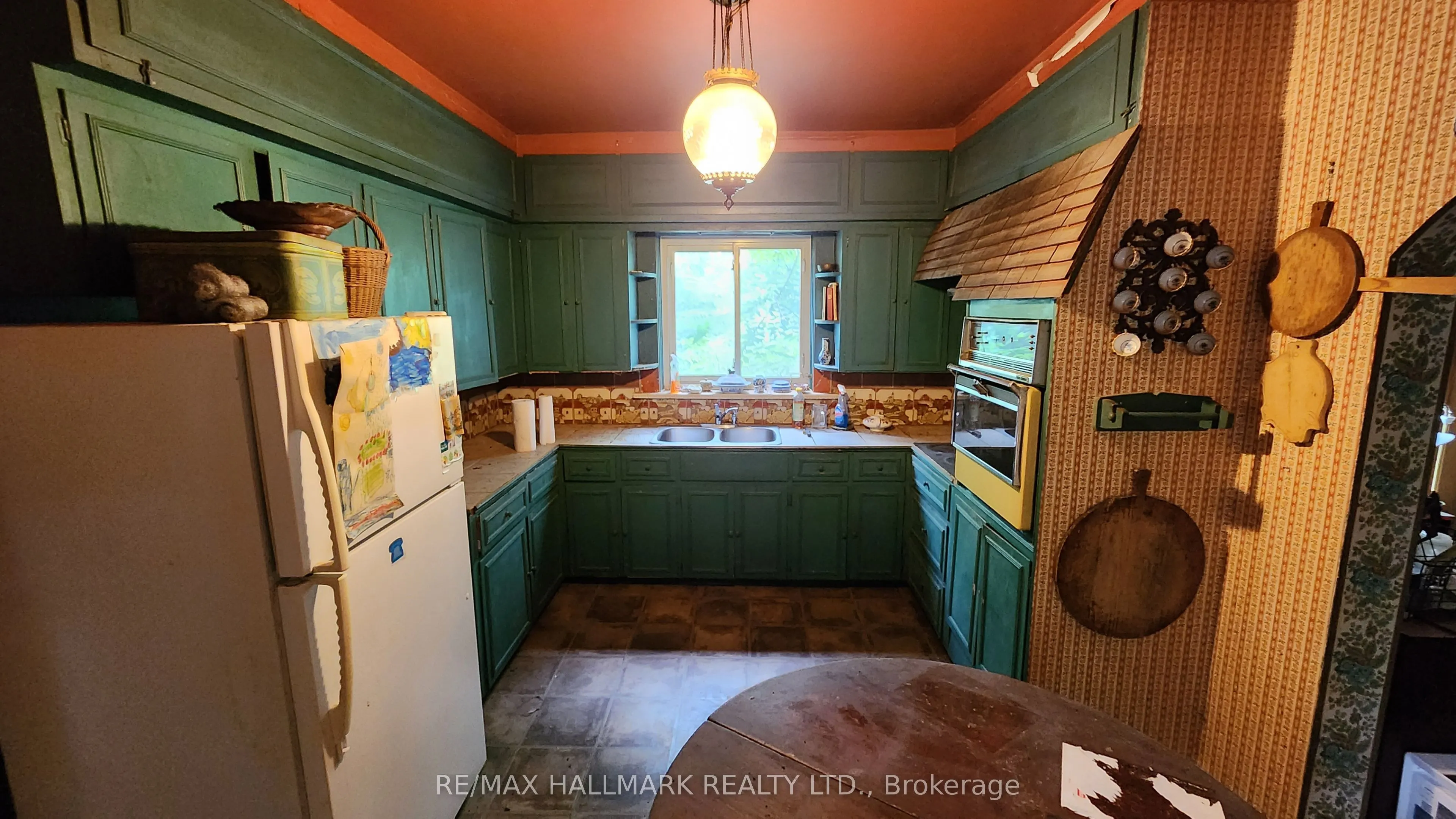 26 Lakeshore Road W