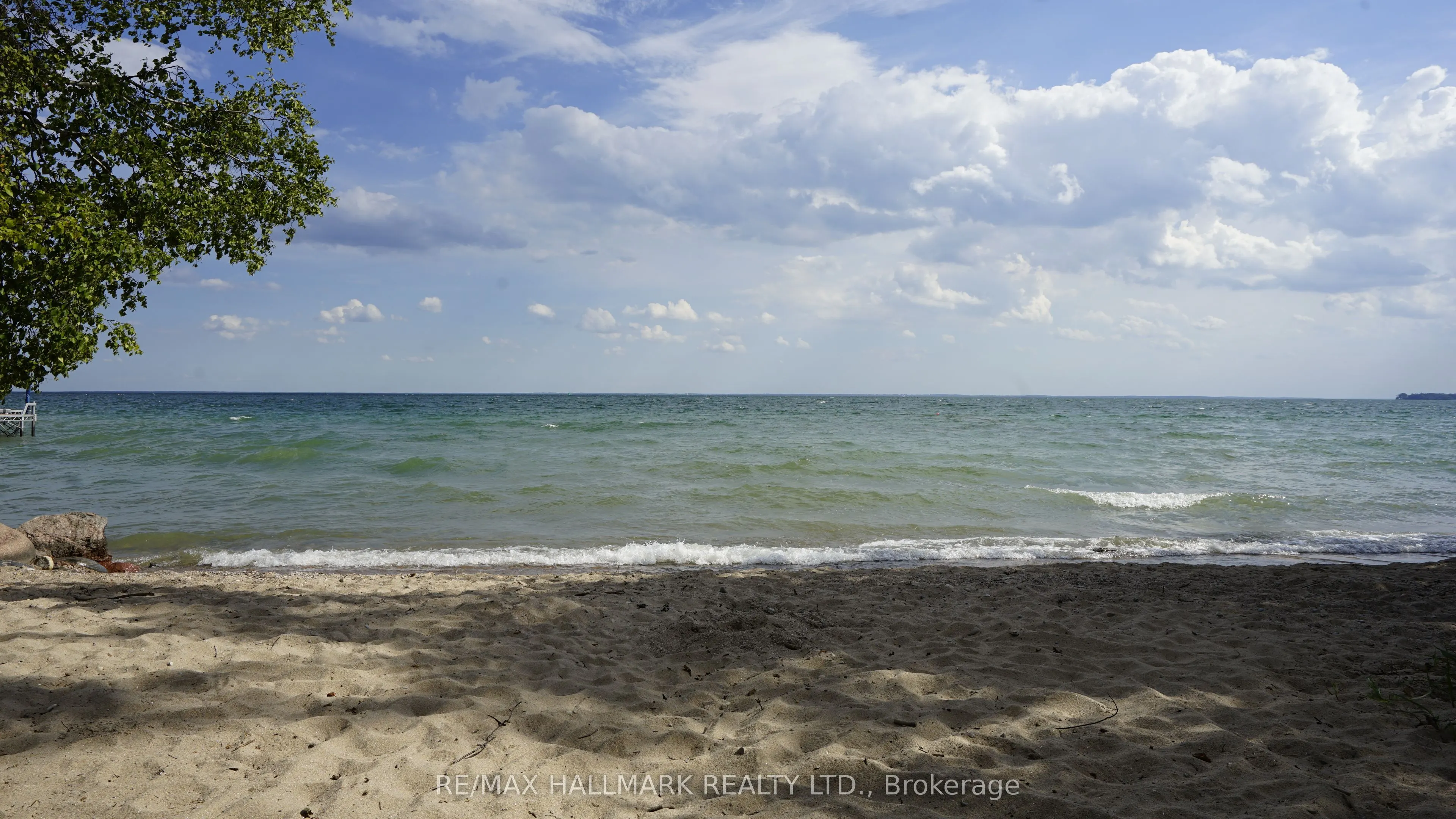 26 Lakeshore Road W