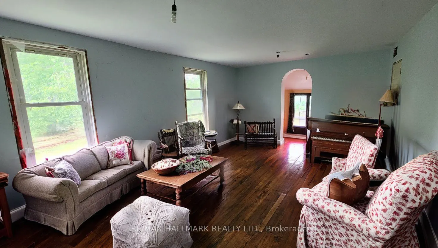 26 Lakeshore Road W