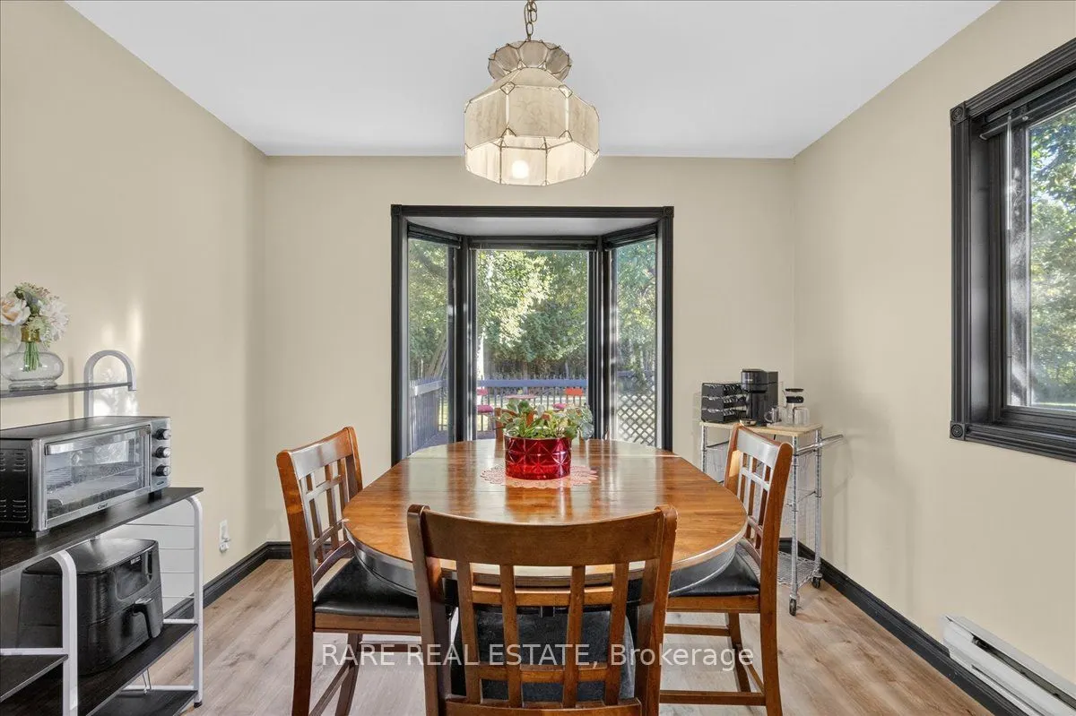 1208 Birchcliffe Crescent