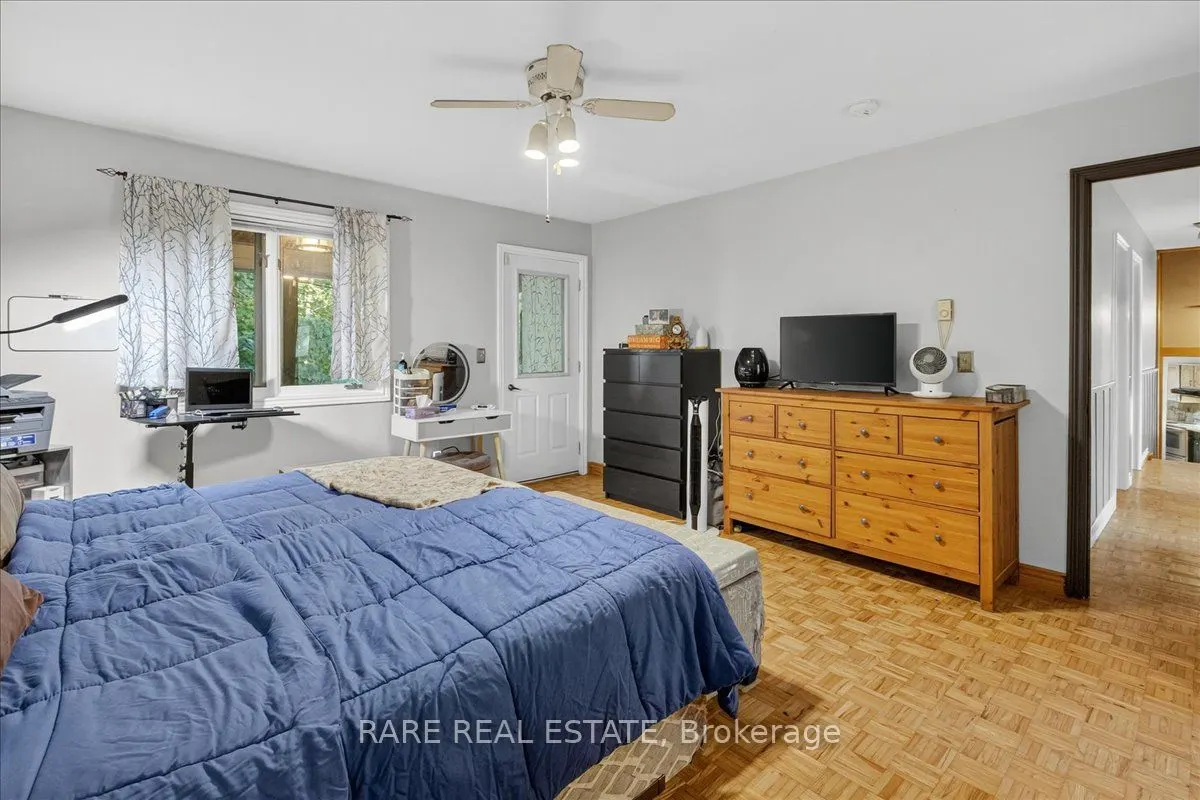 1208 Birchcliffe Crescent