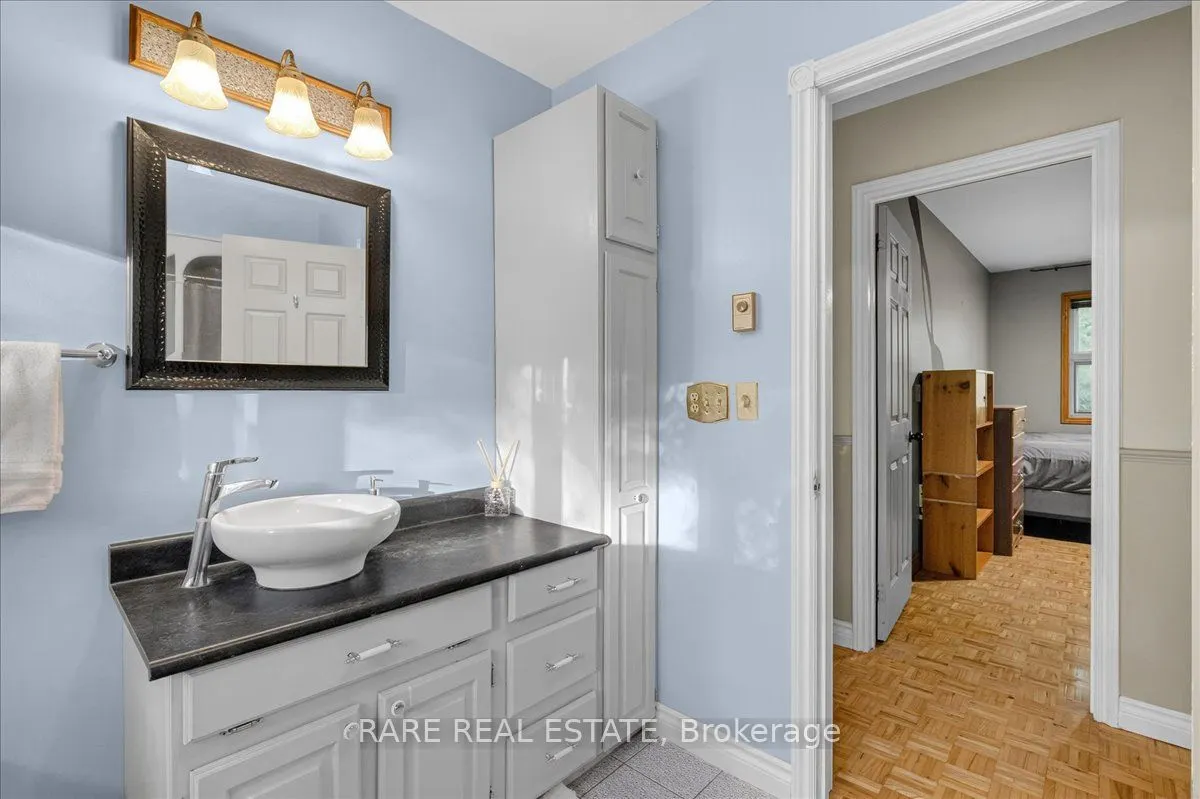 1208 Birchcliffe Crescent