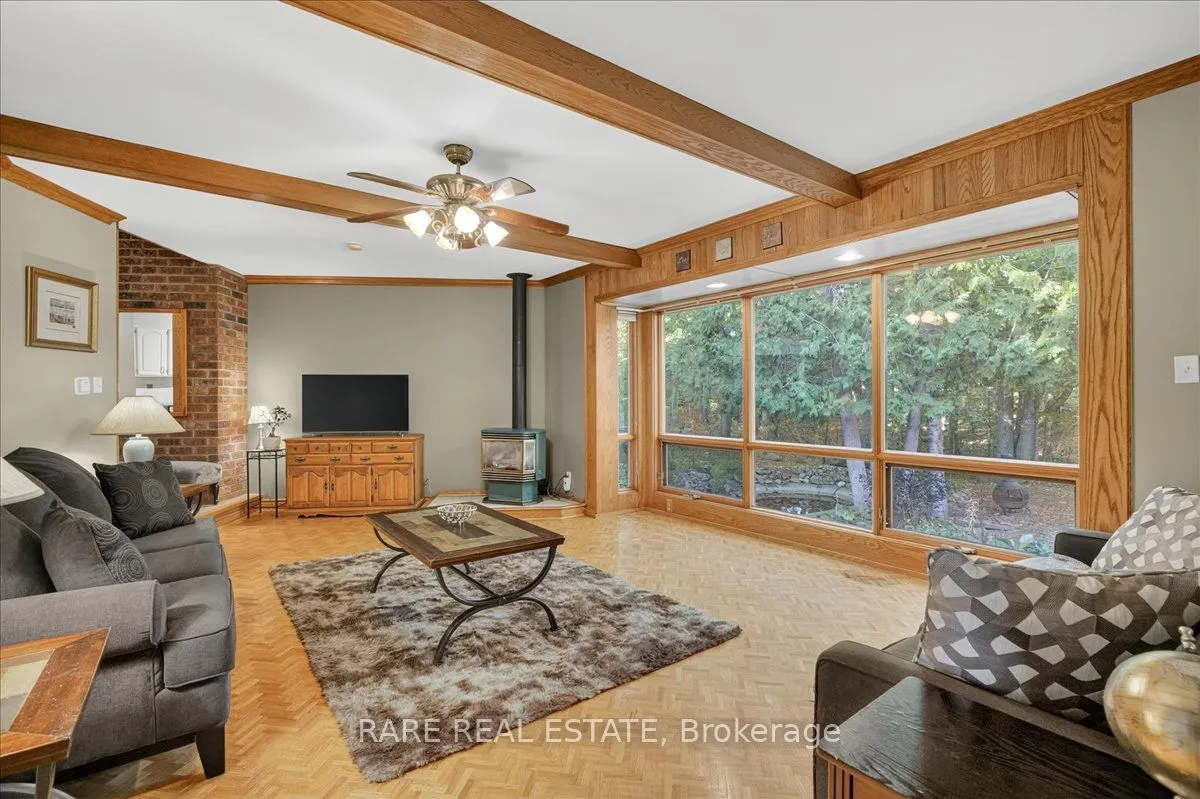 1208 Birchcliffe Crescent