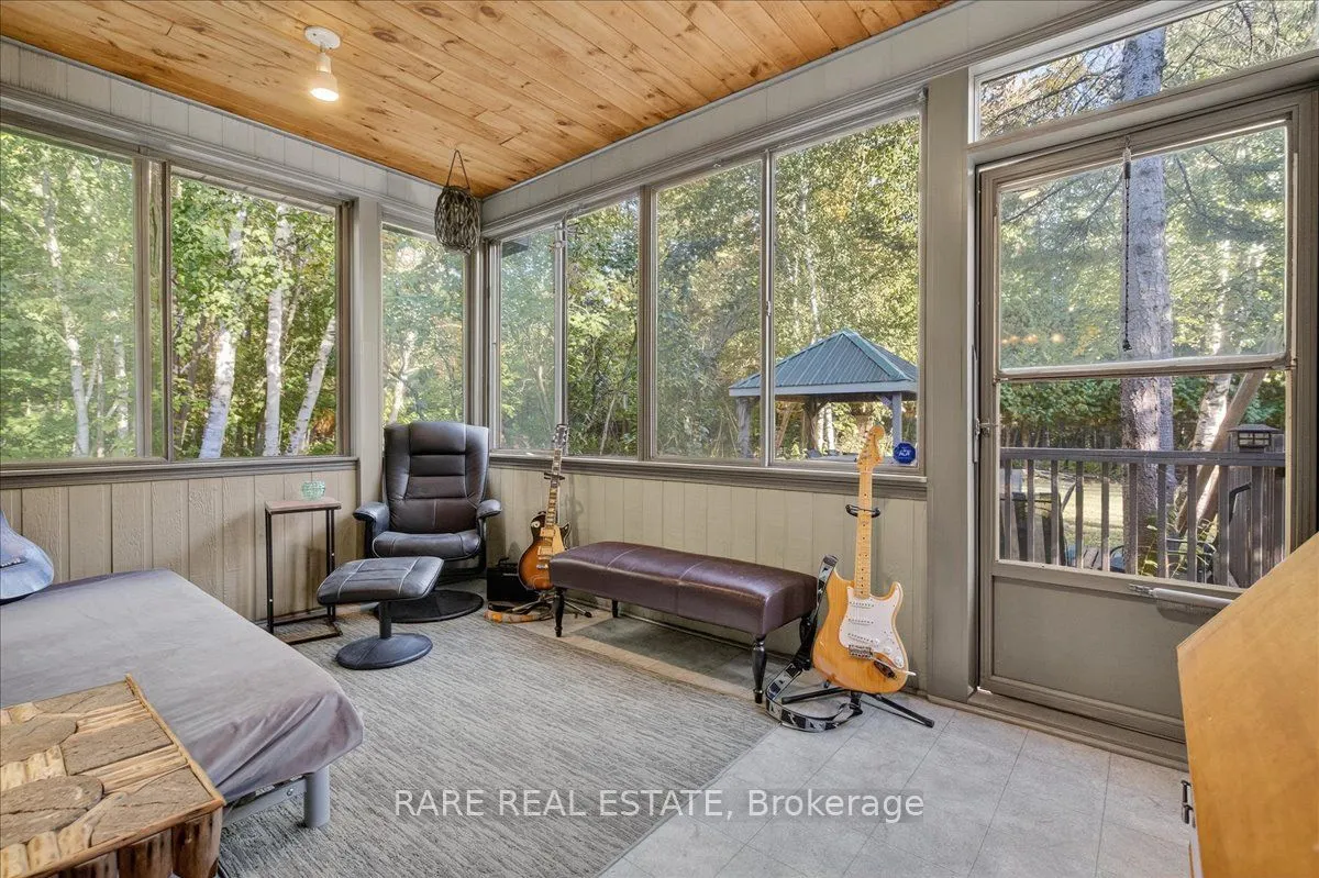 1208 Birchcliffe Crescent