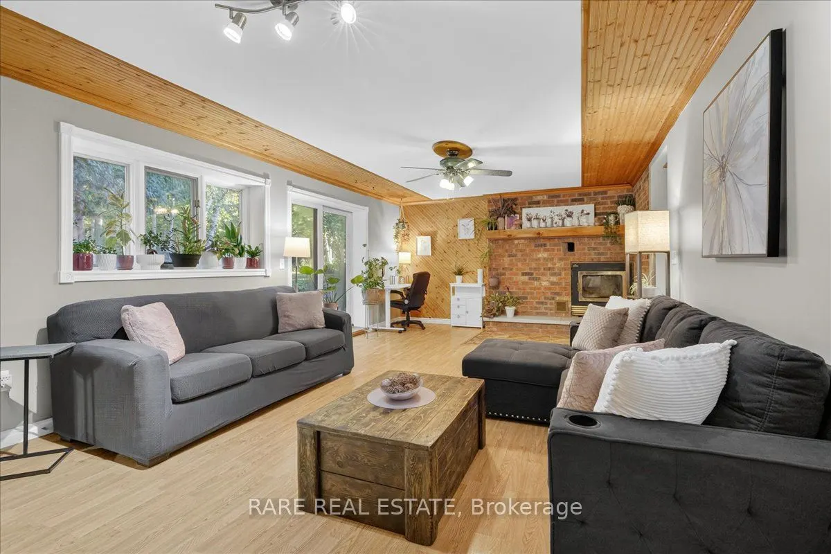 1208 Birchcliffe Crescent