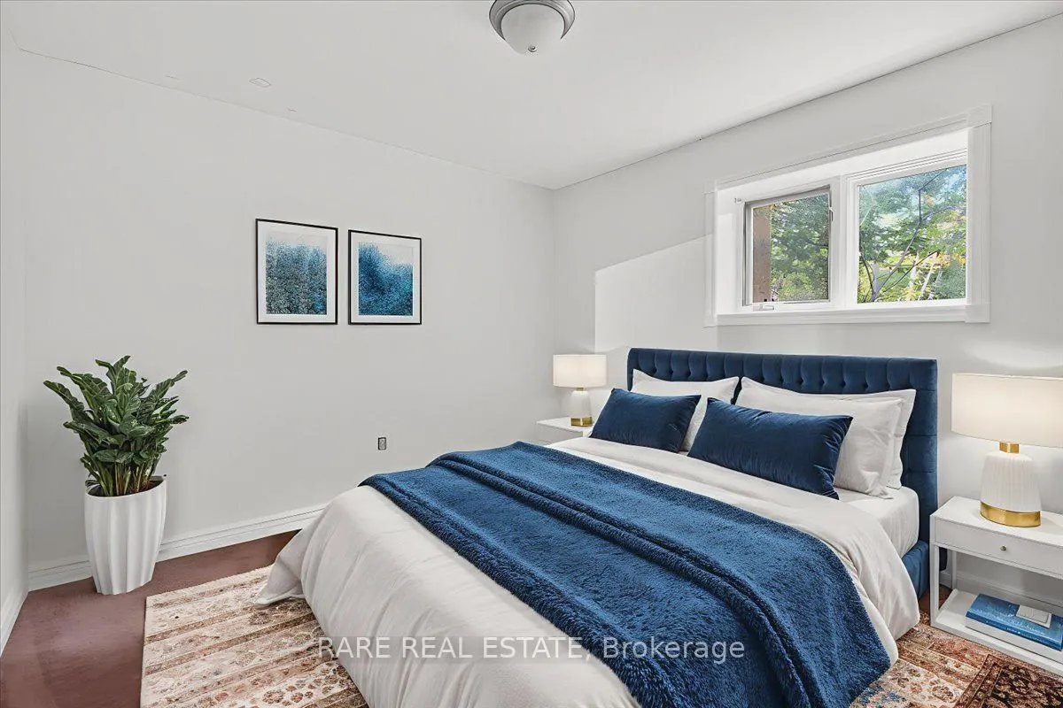 1208 Birchcliffe Crescent