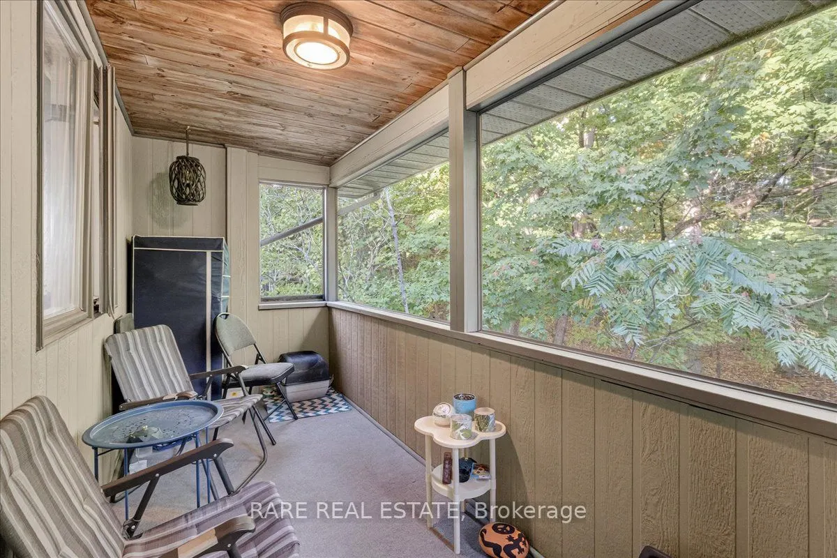 1208 Birchcliffe Crescent