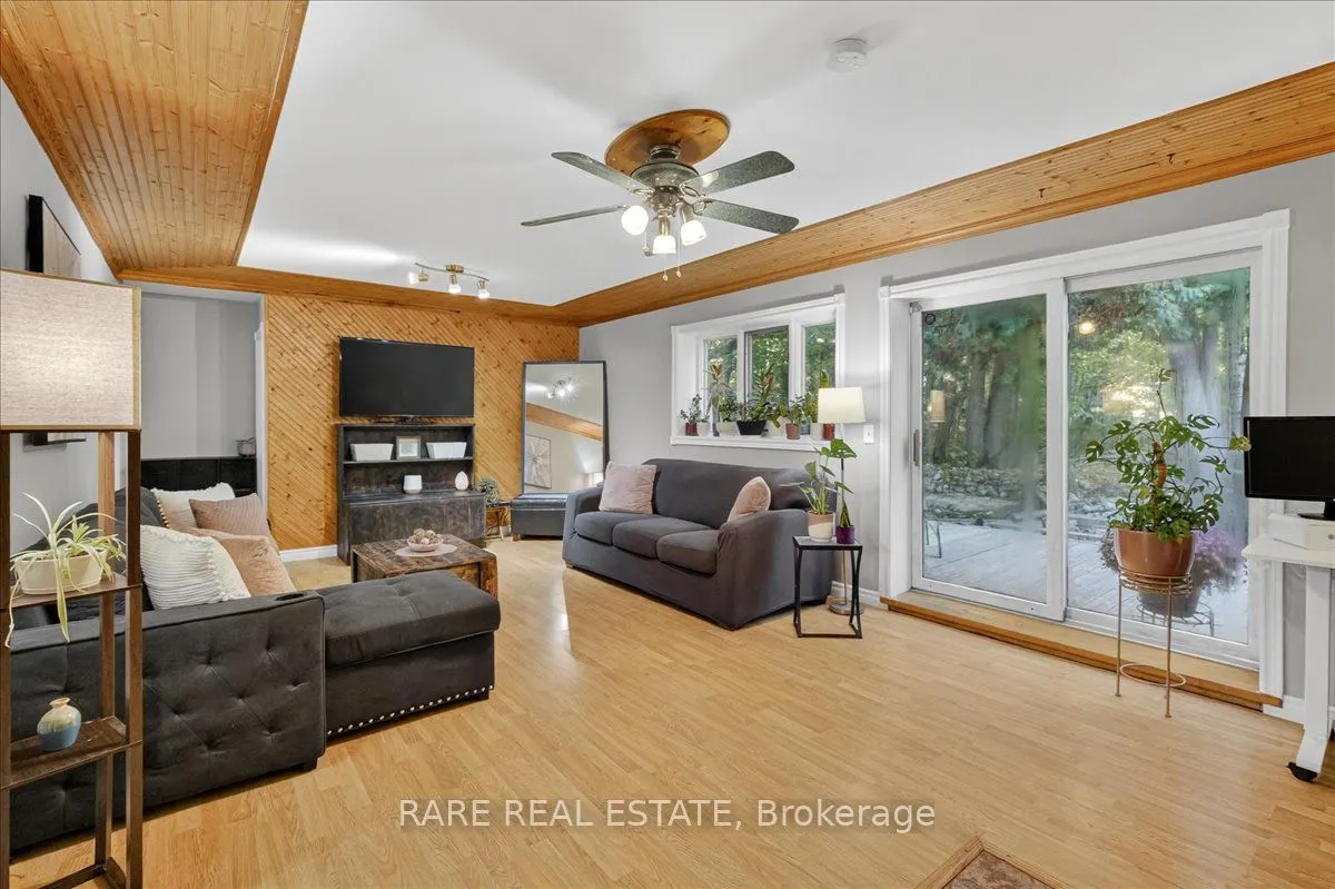 1208 Birchcliffe Crescent