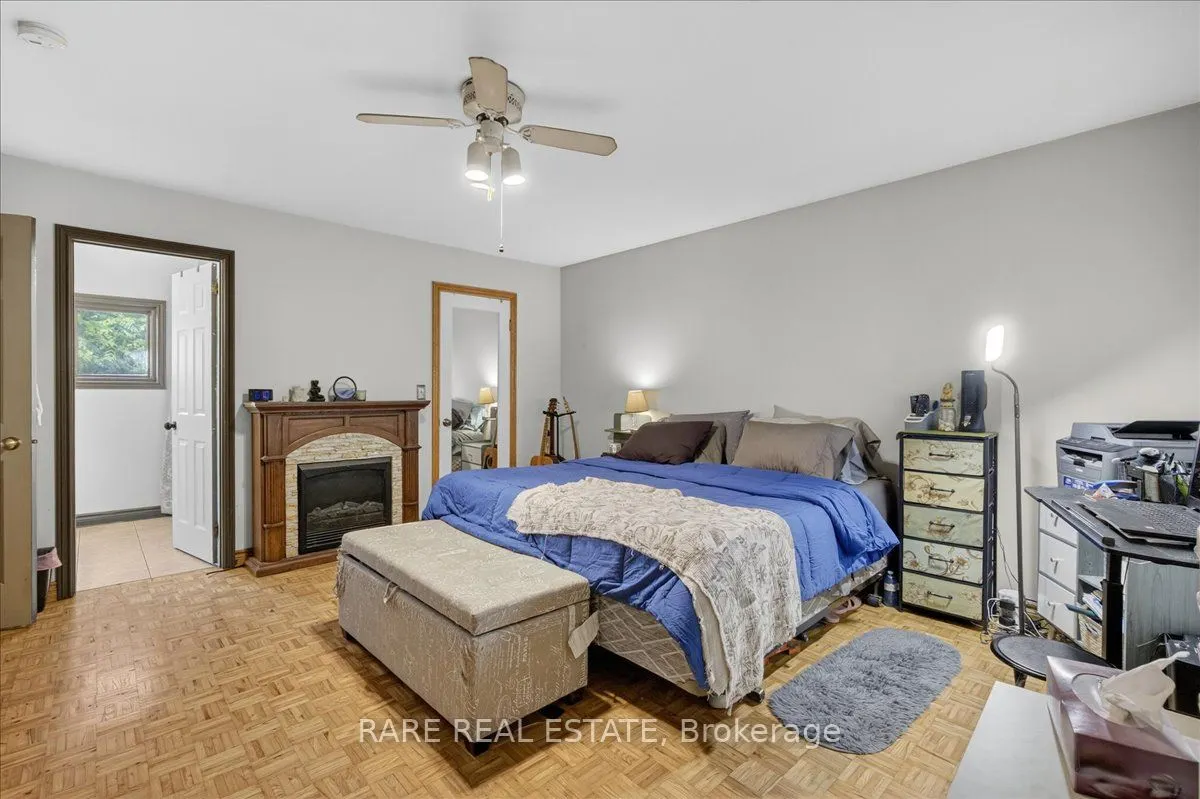 1208 Birchcliffe Crescent