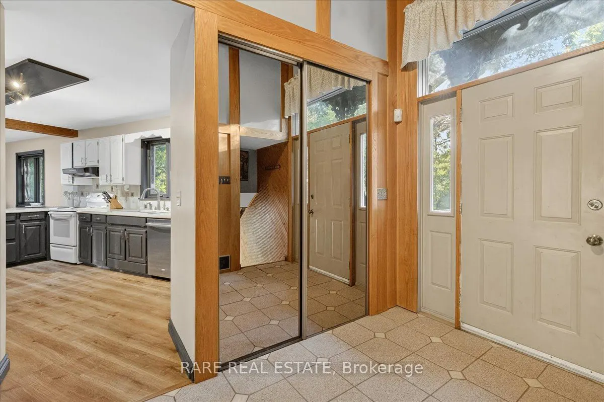 1208 Birchcliffe Crescent