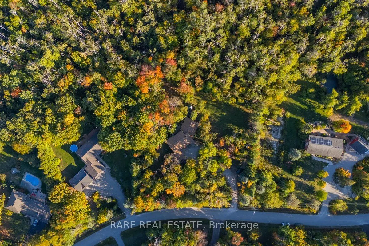 1208 Birchcliffe Crescent