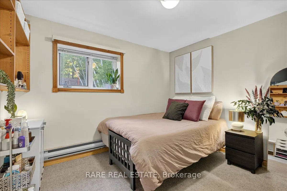 1208 Birchcliffe Crescent
