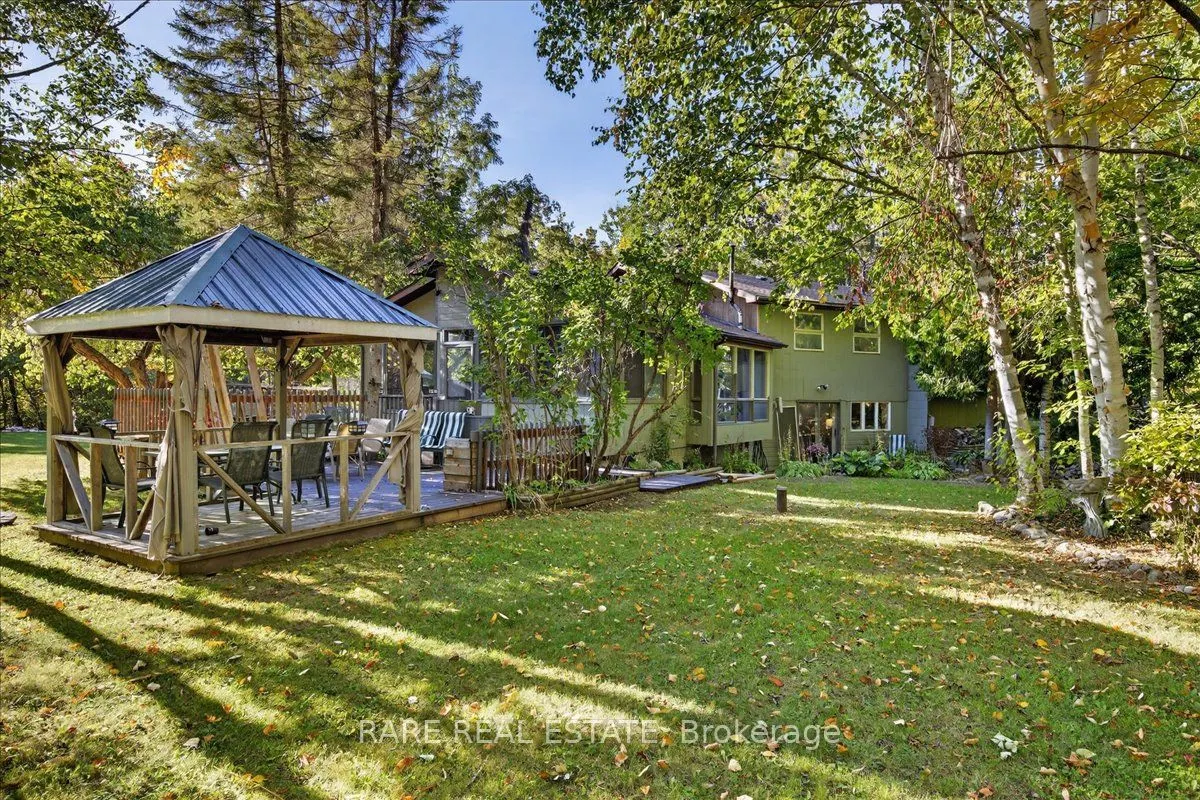 1208 Birchcliffe Crescent