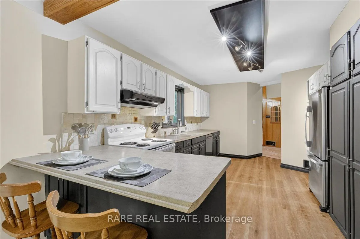 1208 Birchcliffe Crescent
