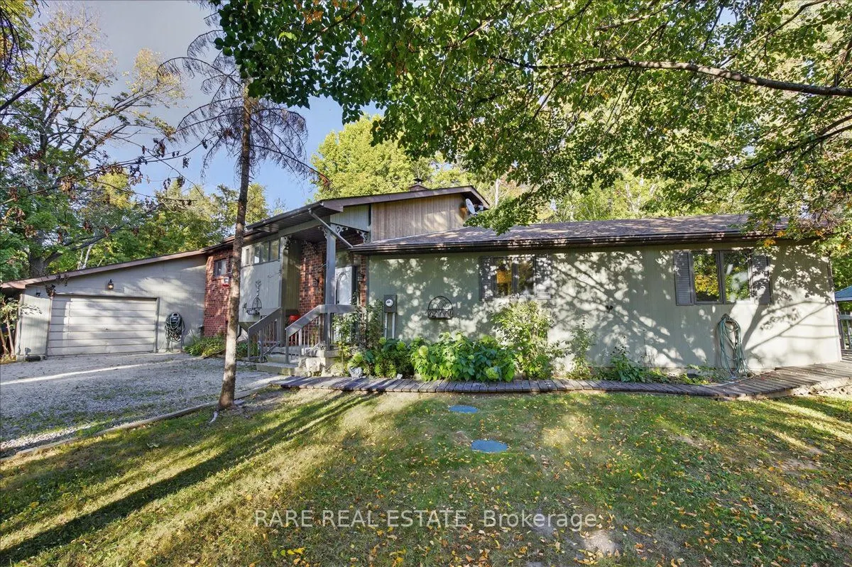 1208 Birchcliffe Crescent