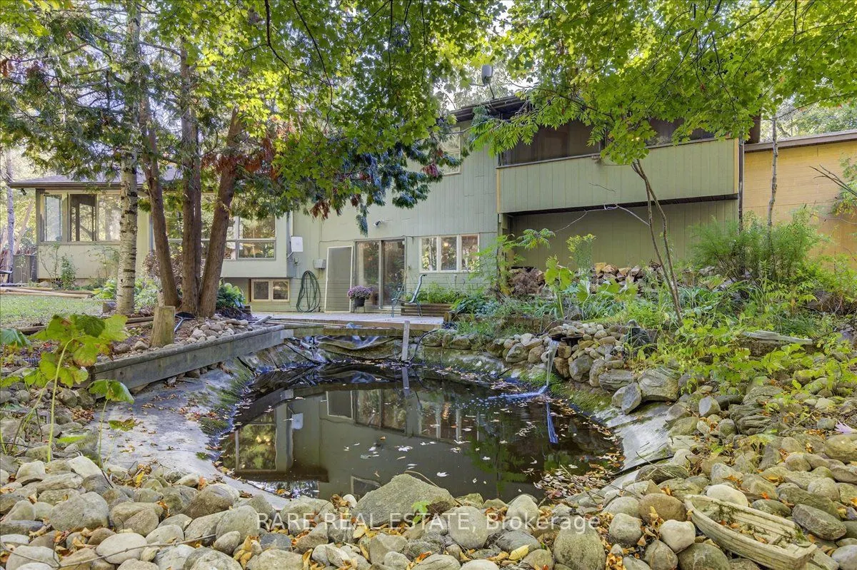 1208 Birchcliffe Crescent
