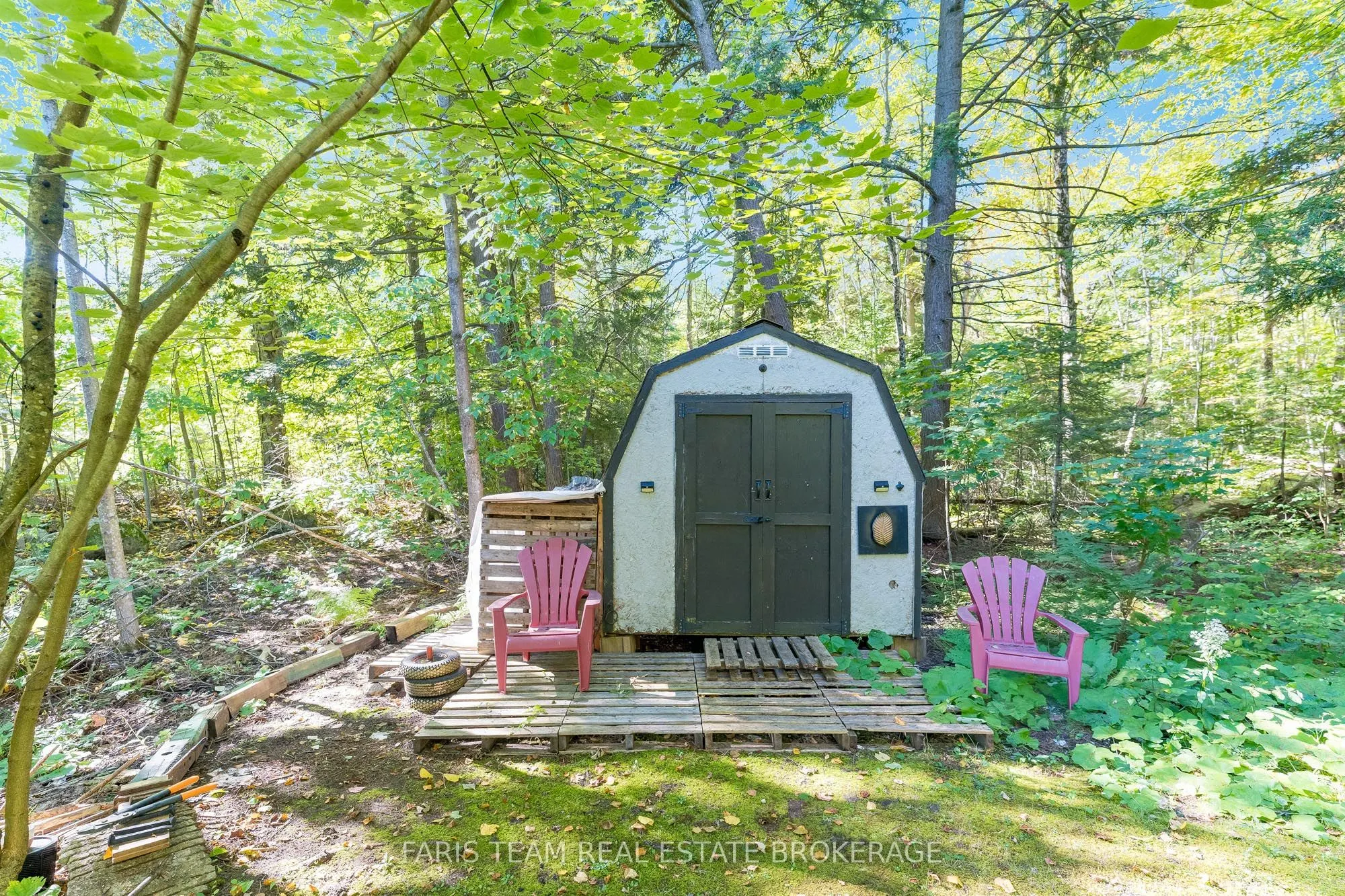 43 Manitou Crescent