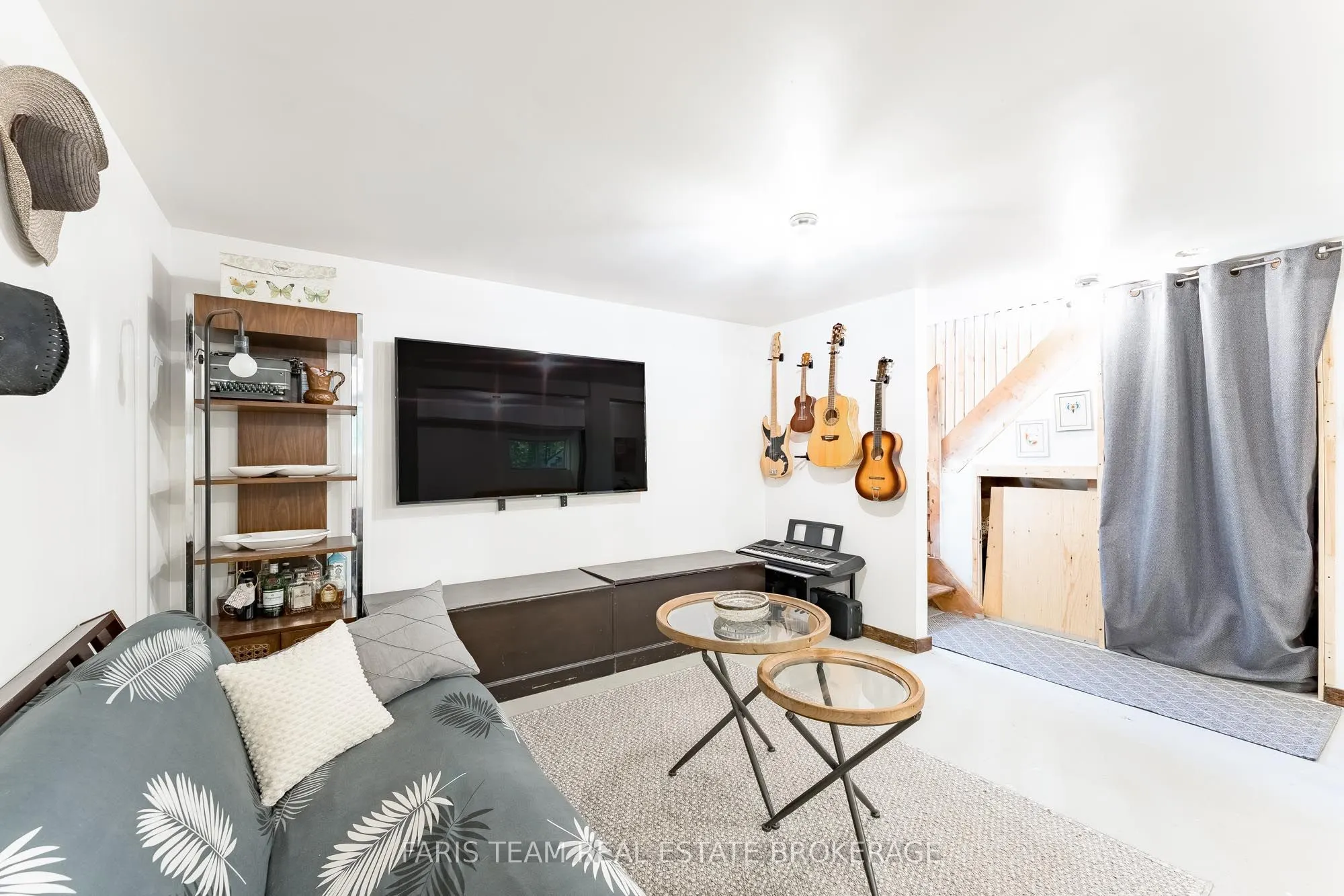 43 Manitou Crescent