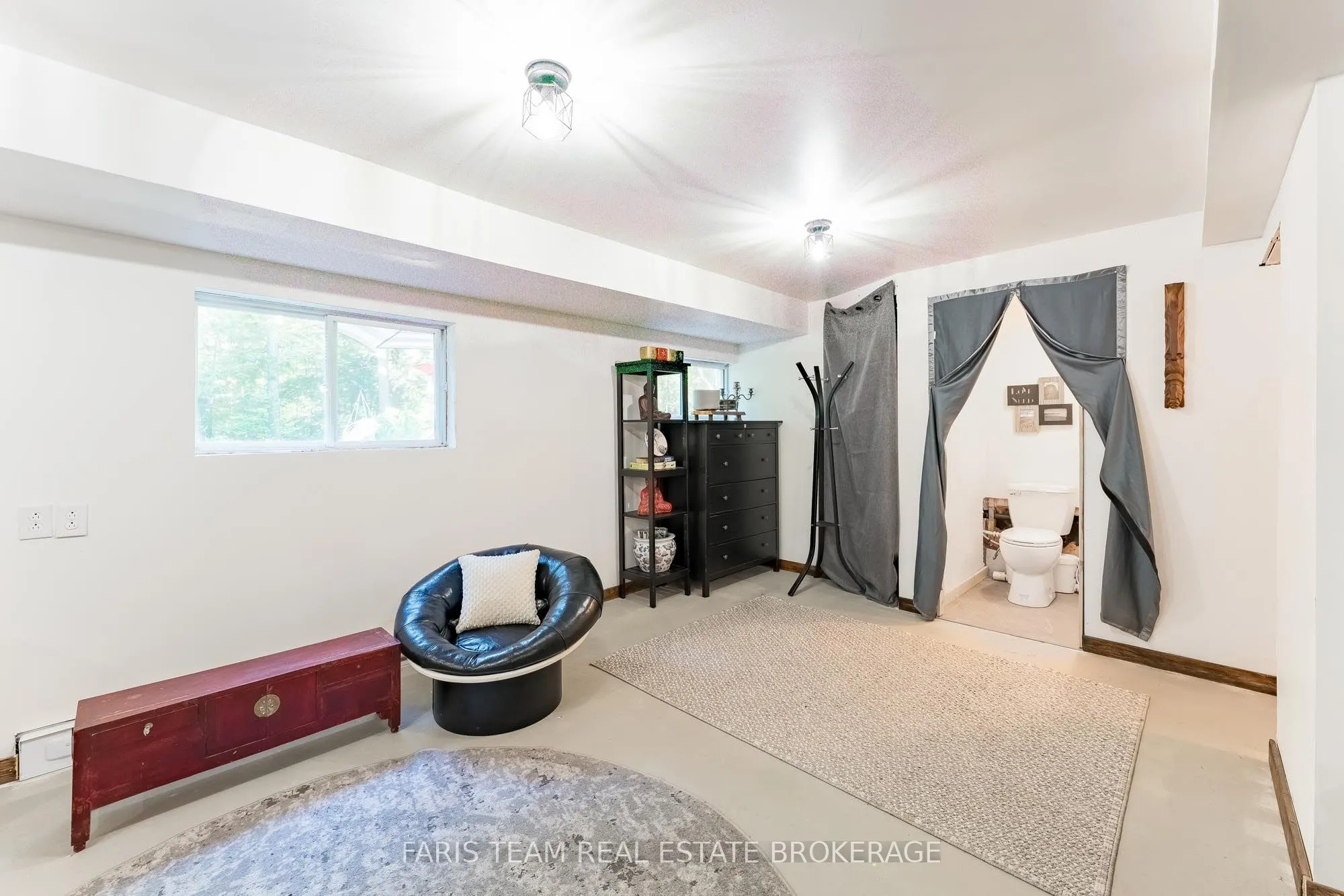 43 Manitou Crescent