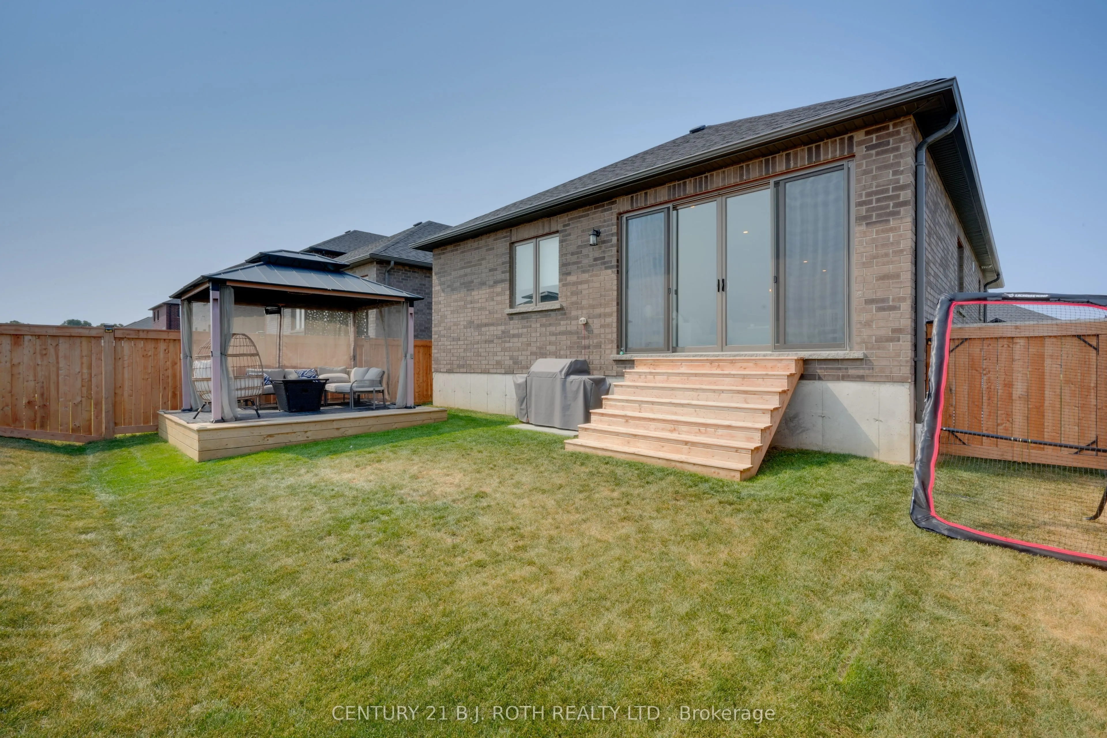 124 RITCHIE Crescent