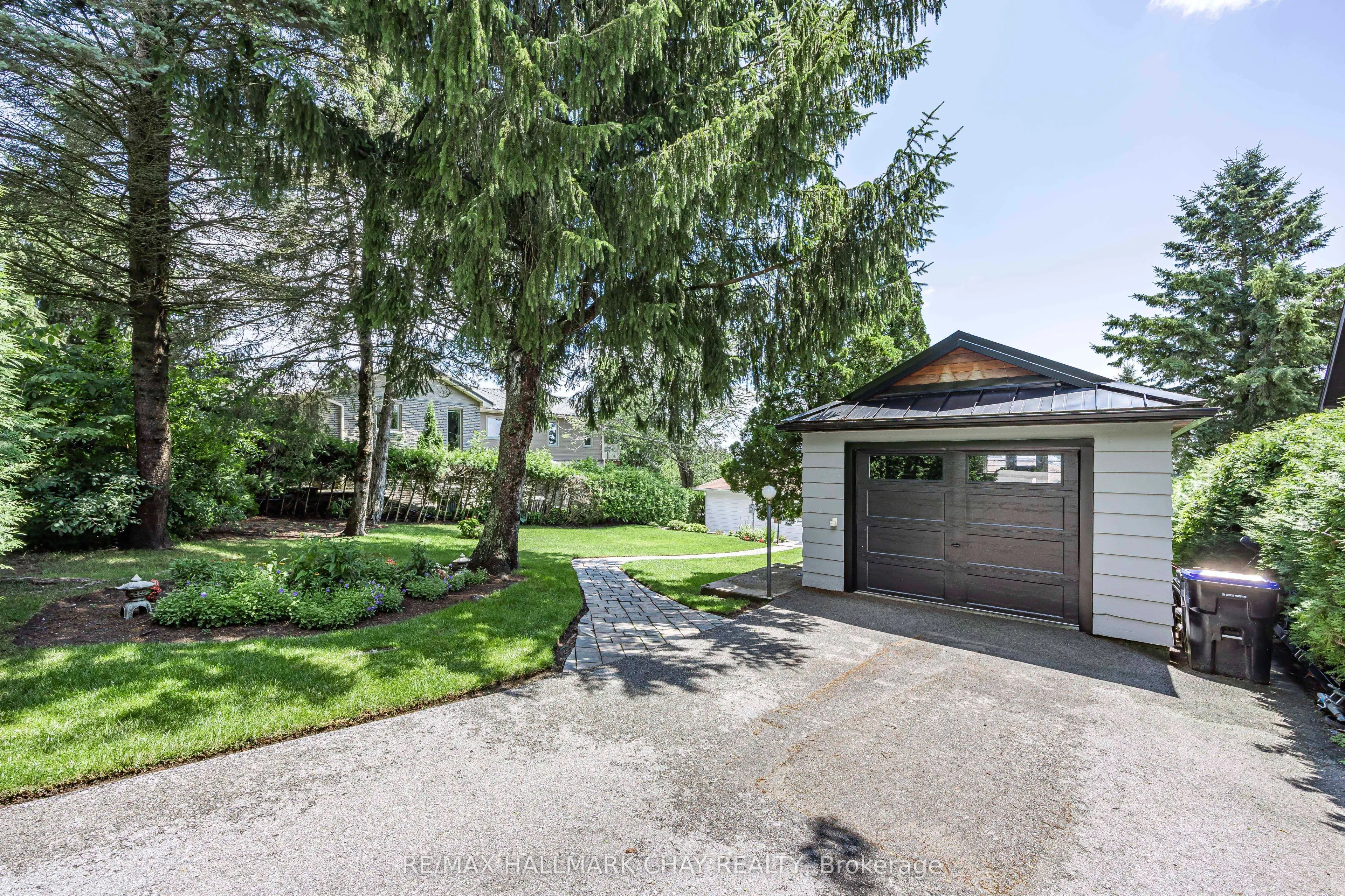 1125 Woodland Drive