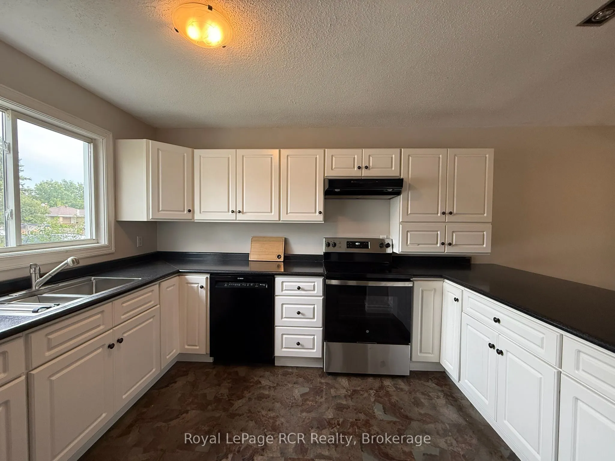 15 Watts Crescent, #3
